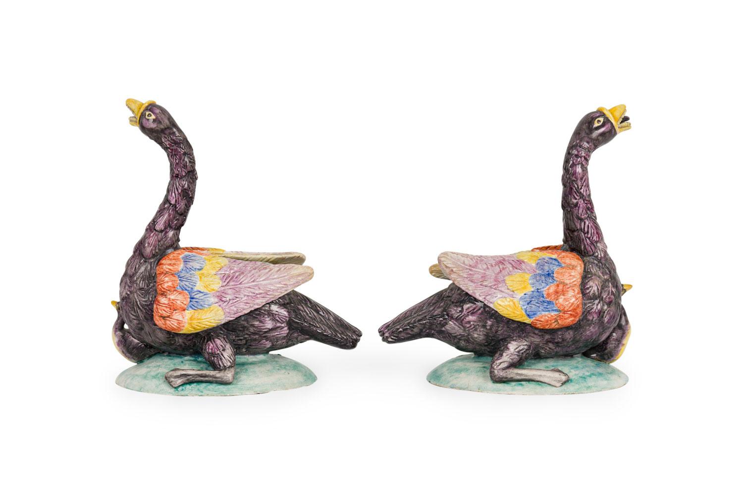 Americano Coppia di statue di oche americane in ceramica dal design contemporaneo/post-guerra in vendita