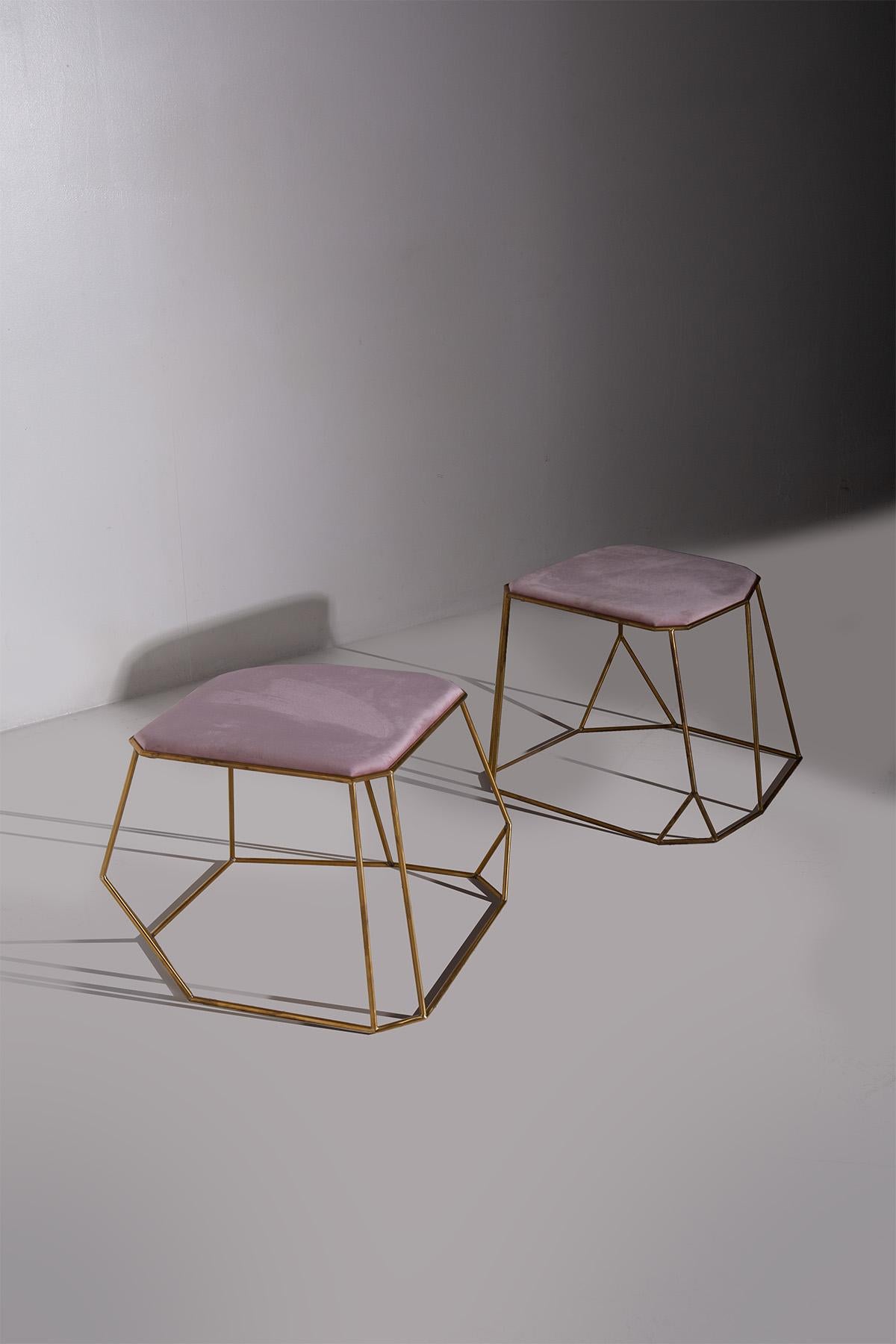 Moderne Paire de poufs contemporains en velours rose en vente