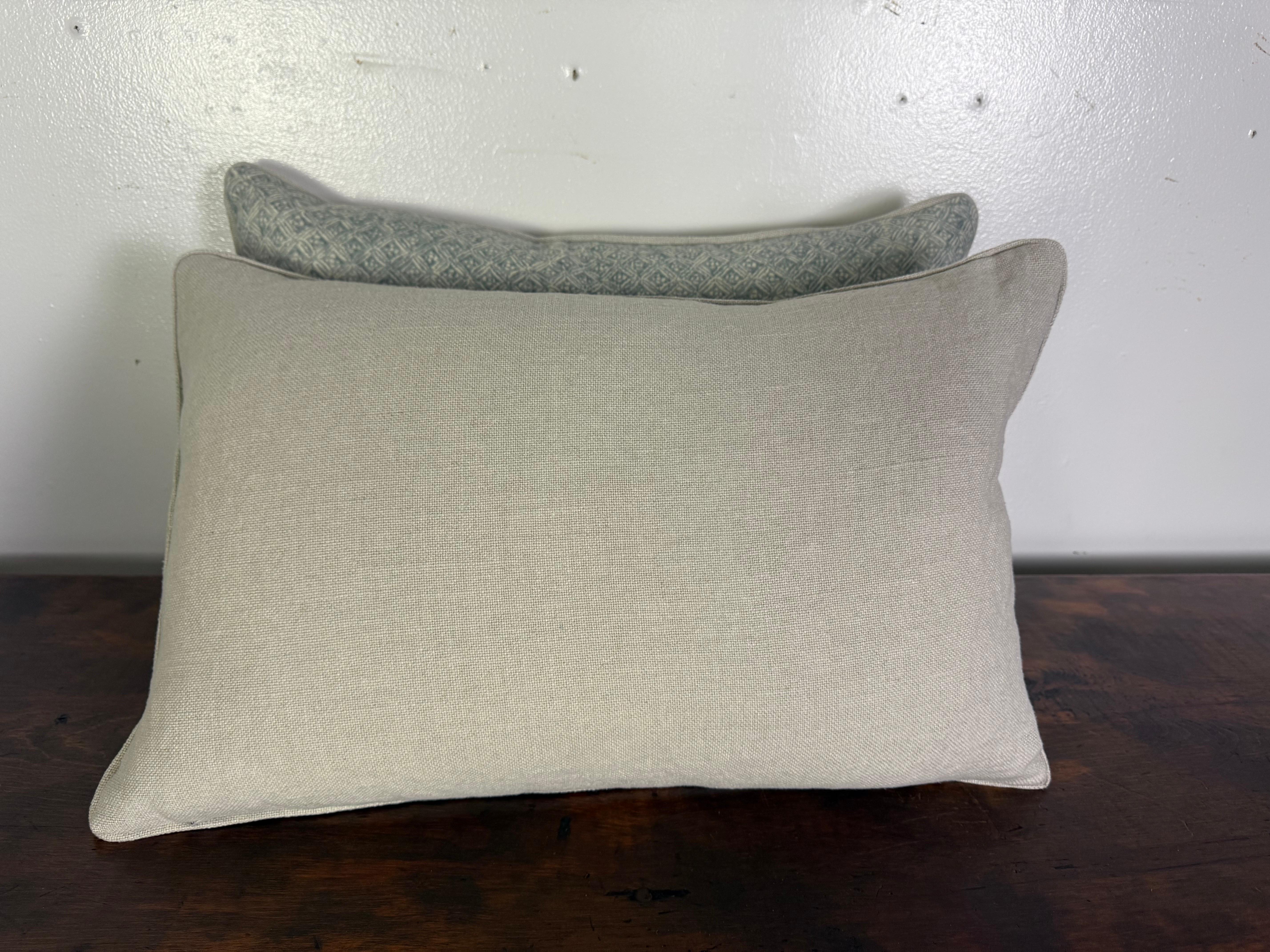 American Pair of Contemporary Printed Linen Pillows with Belgian Linen Backs For Sale