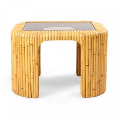 Ein Paar Contemporary Rattan und Rauchglas End Tables