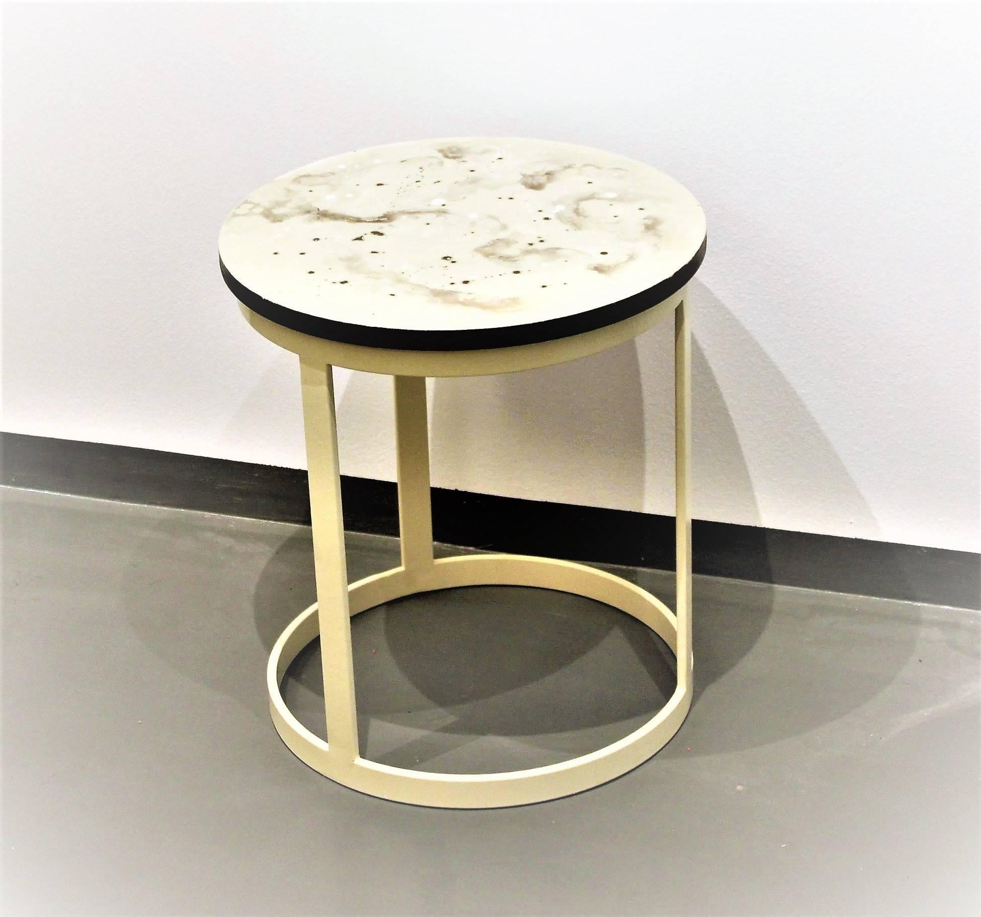 This set of side tables is part of Viscosity Art & Resin Gallery art furniture collection.
The gamma of colored resin coffee and natural shades on wood create a comfortable and peaceful atmosphere in any space that are chosen to decorate. The