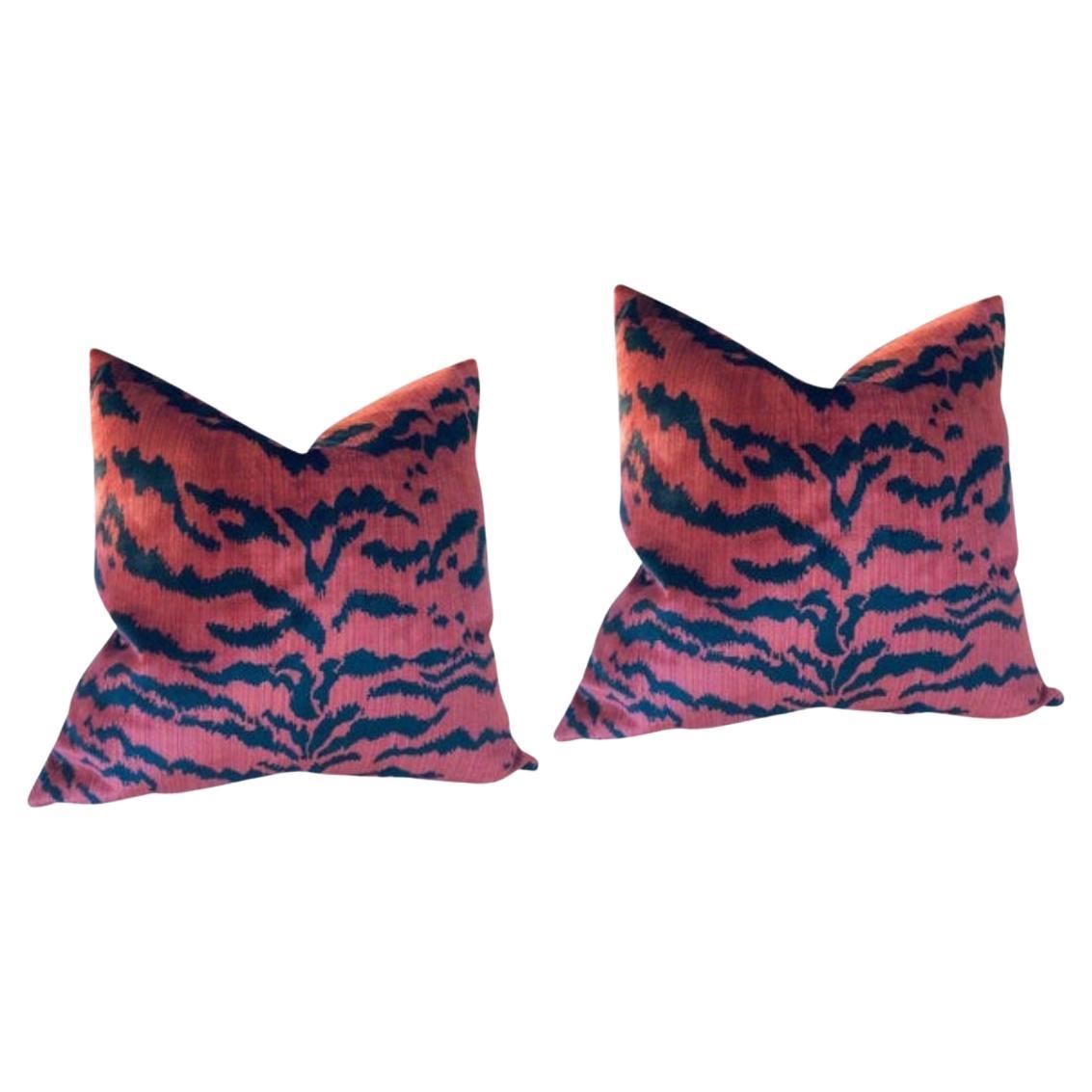 Coppia di cuscini contemporanei Scalamandre "Le Tigre" in rosso e nero