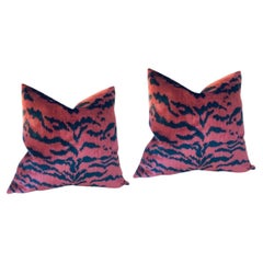 Coppia di cuscini contemporanei Scalamandre "Le Tigre" in rosso e nero
