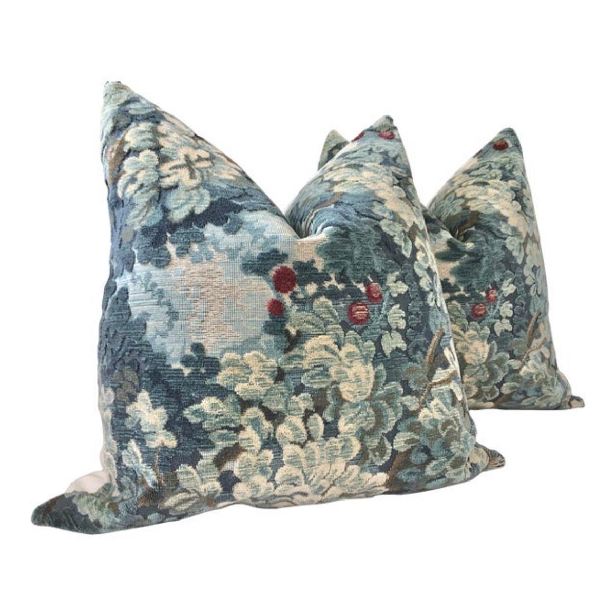 Coppia di cuscini in piuma d
oca Scalamandre Contemporary in Blue in vendita