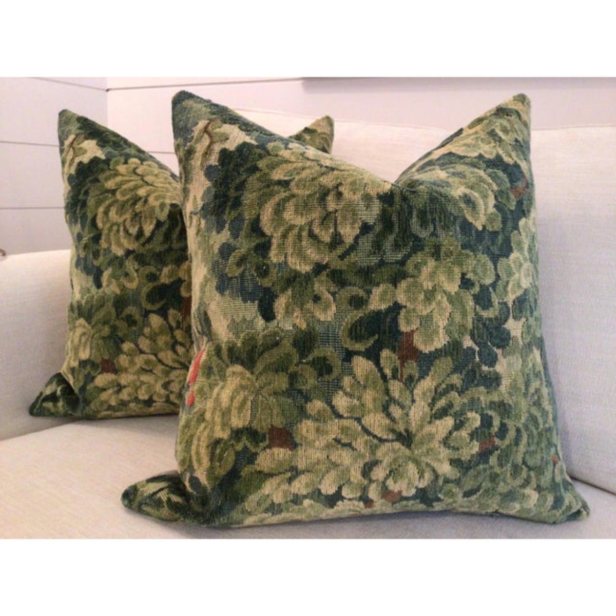 Paire de superbes coussins en duvet sur mesure en velours italien coupé et non coupé de Calle appelé 