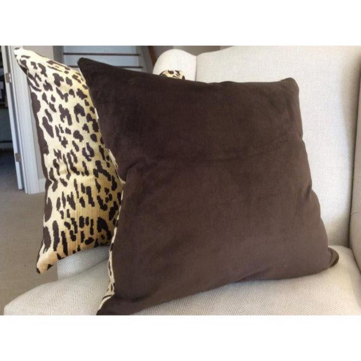 Americano Coppia di copricuscini Scalamandre Contemporary in velluto di seta Leopardo in vendita