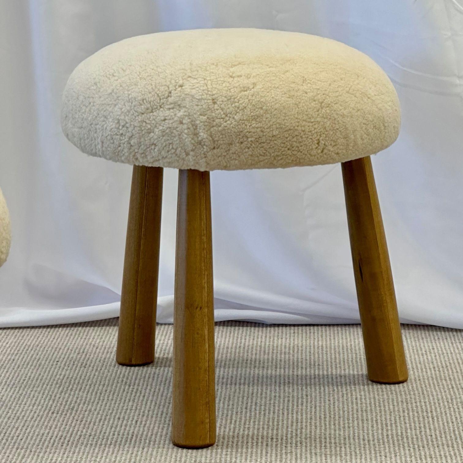 Pair of Contemporary Scandinavian Modern Style Sheepskin Foot-Stools / Ottomans In Good Condition In Stamford, CT