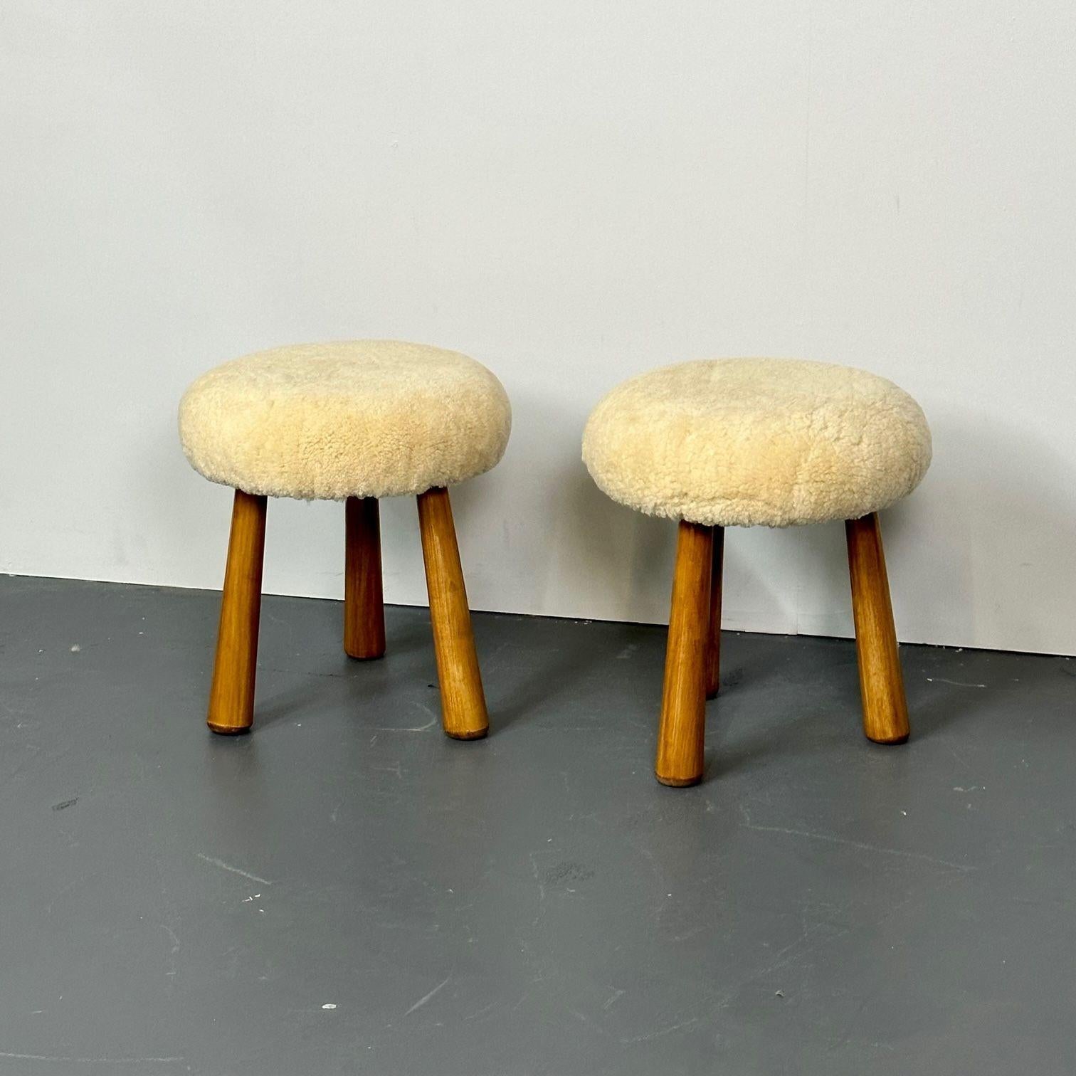 Pair of Contemporary Scandinavian Modern Style Beige Sheepskin Stools / Ottomans In Good Condition In Stamford, CT