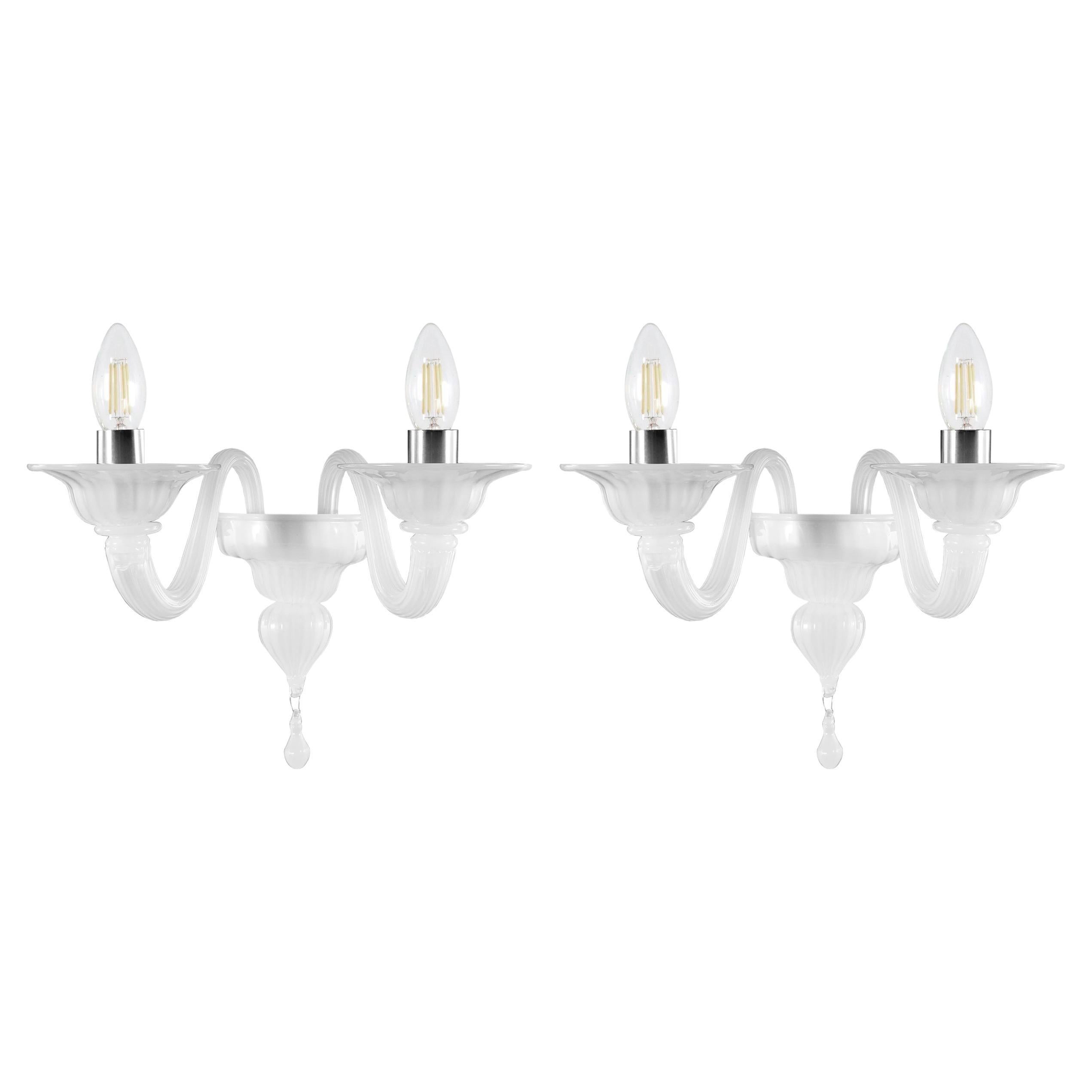 Coppia di Sconce contemporanee in seta bianca in vetro di Murano Simplicissimus di Multiforme
