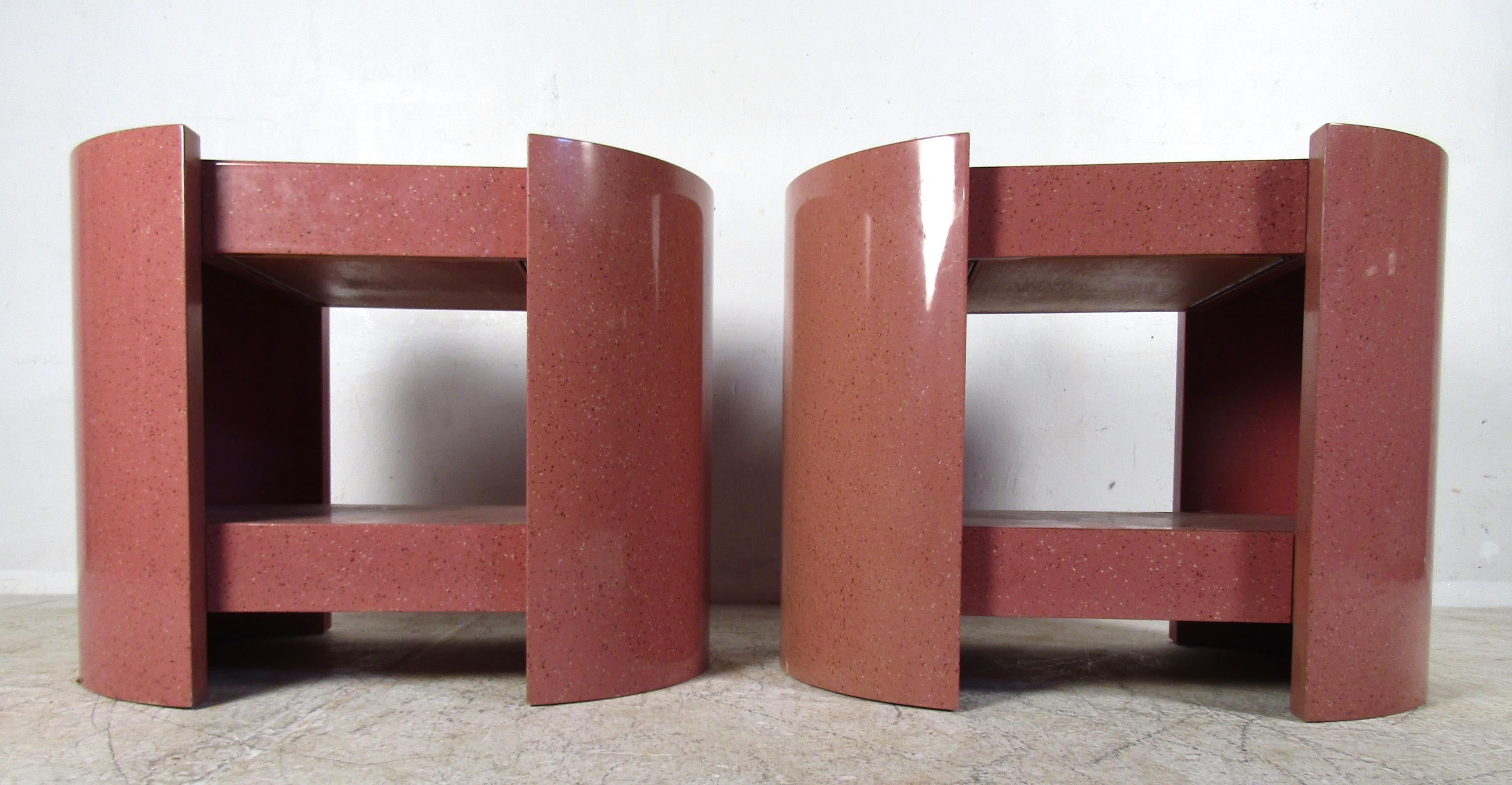 Pair of Contemporary Side Tables In Good Condition In Brooklyn, NY