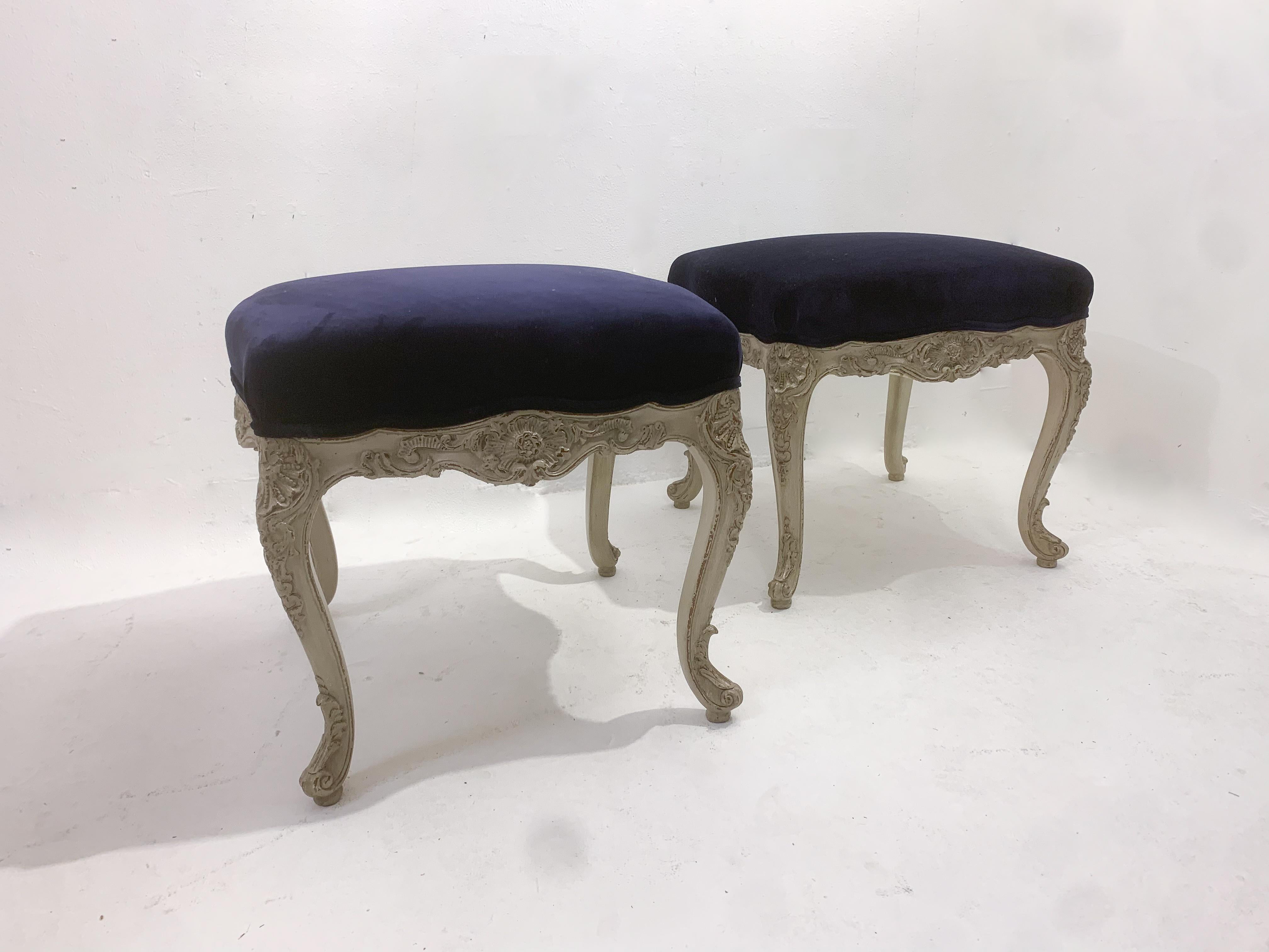 Pair of Contemporary Stools, Louis XV Style, Purple Velvet, Belgium For Sale 3