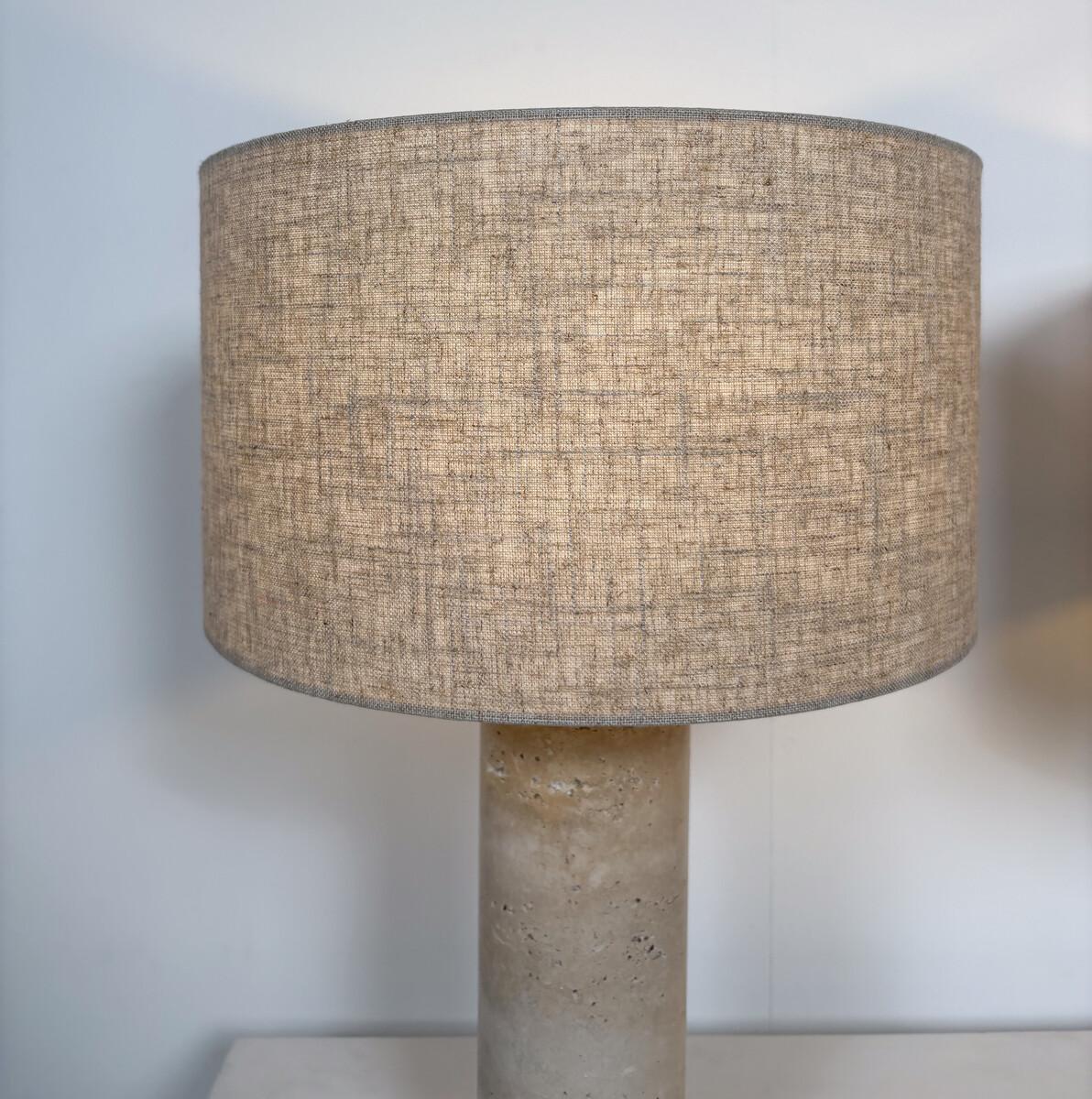 Autre Paire de lampes de table contemporaines, travertin, Italie en vente