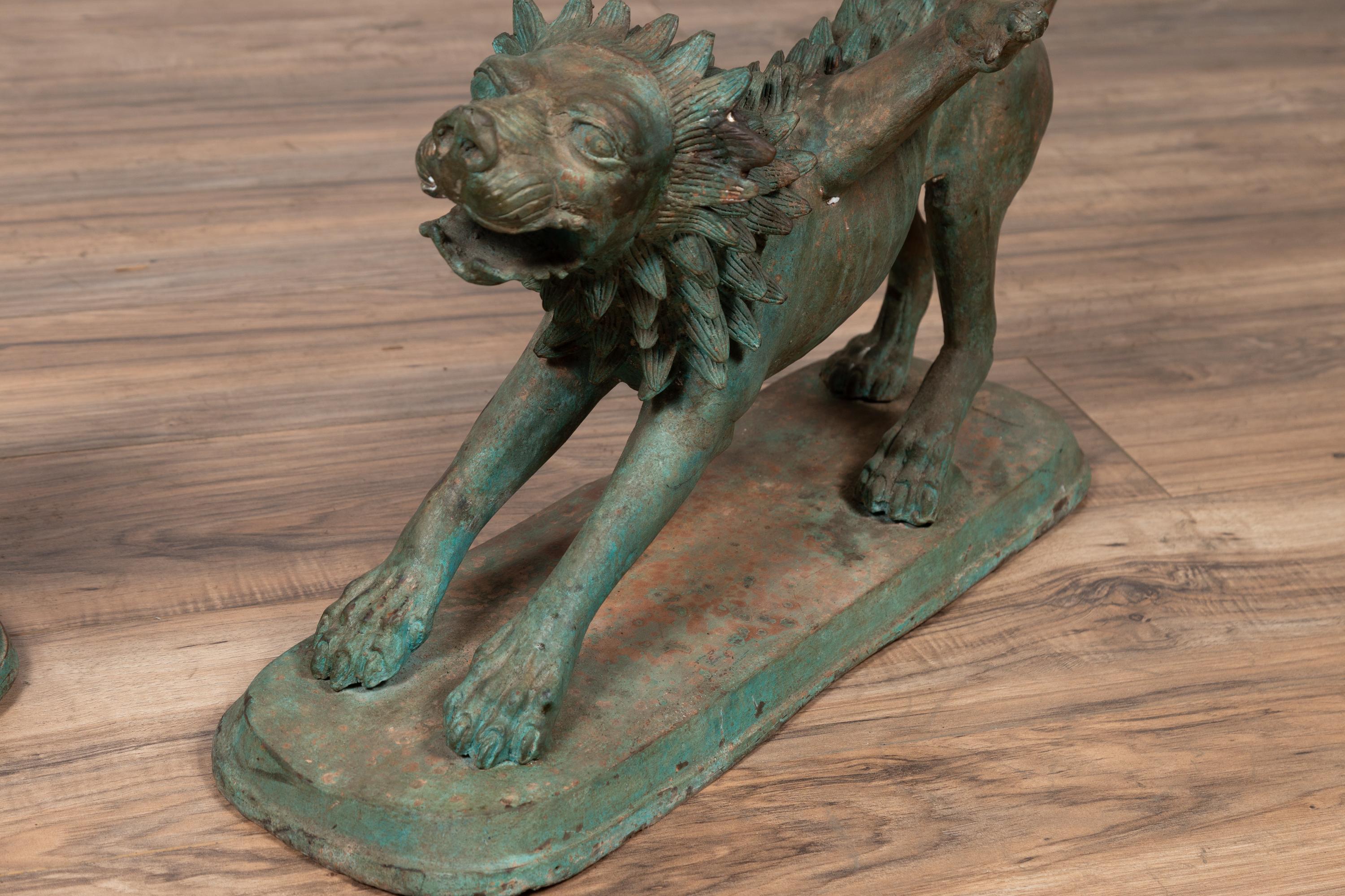 Paire de sculptures contemporaines d'animaux gardiens mythologiques en bronze coulé en vente 6