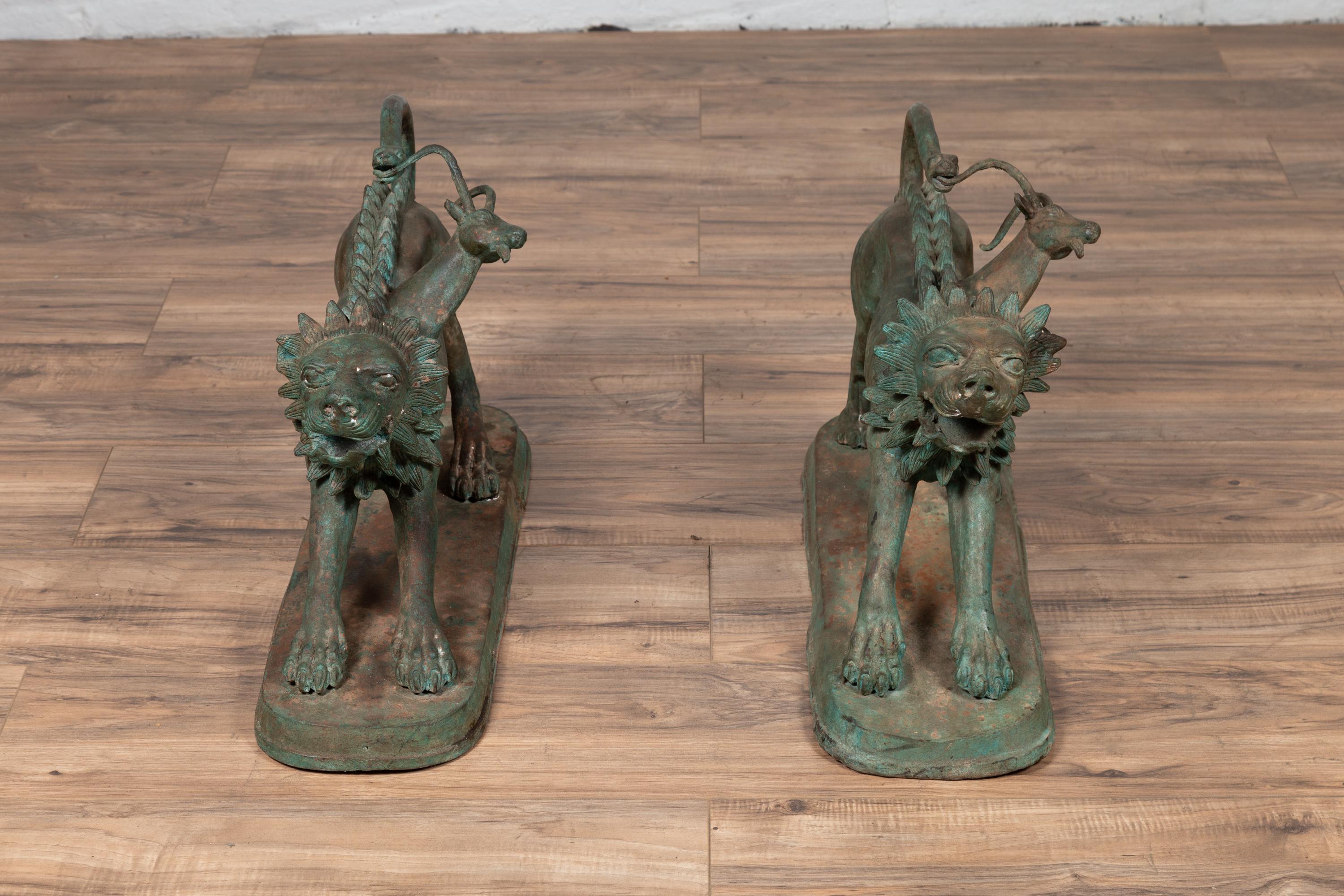 Paire de sculptures contemporaines d'animaux gardiens mythologiques en bronze coulé en vente 7
