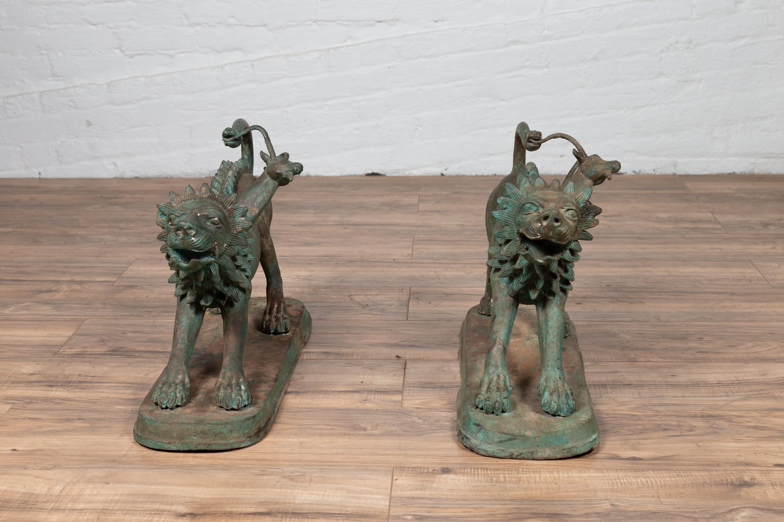 Paire de sculptures contemporaines d'animaux gardiens mythologiques en bronze coulé en vente 8