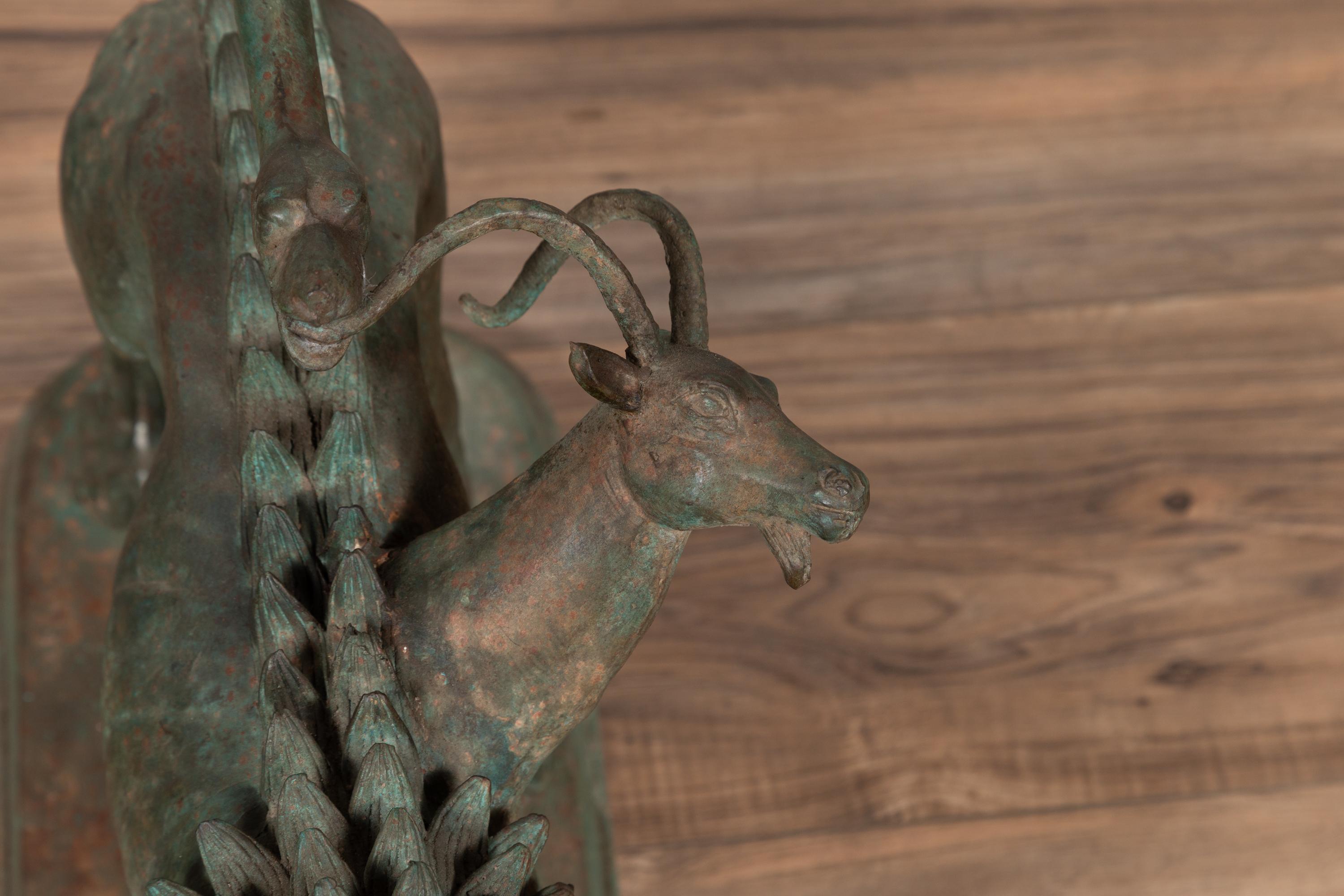 Paire de sculptures contemporaines d'animaux gardiens mythologiques en bronze coulé en vente 9