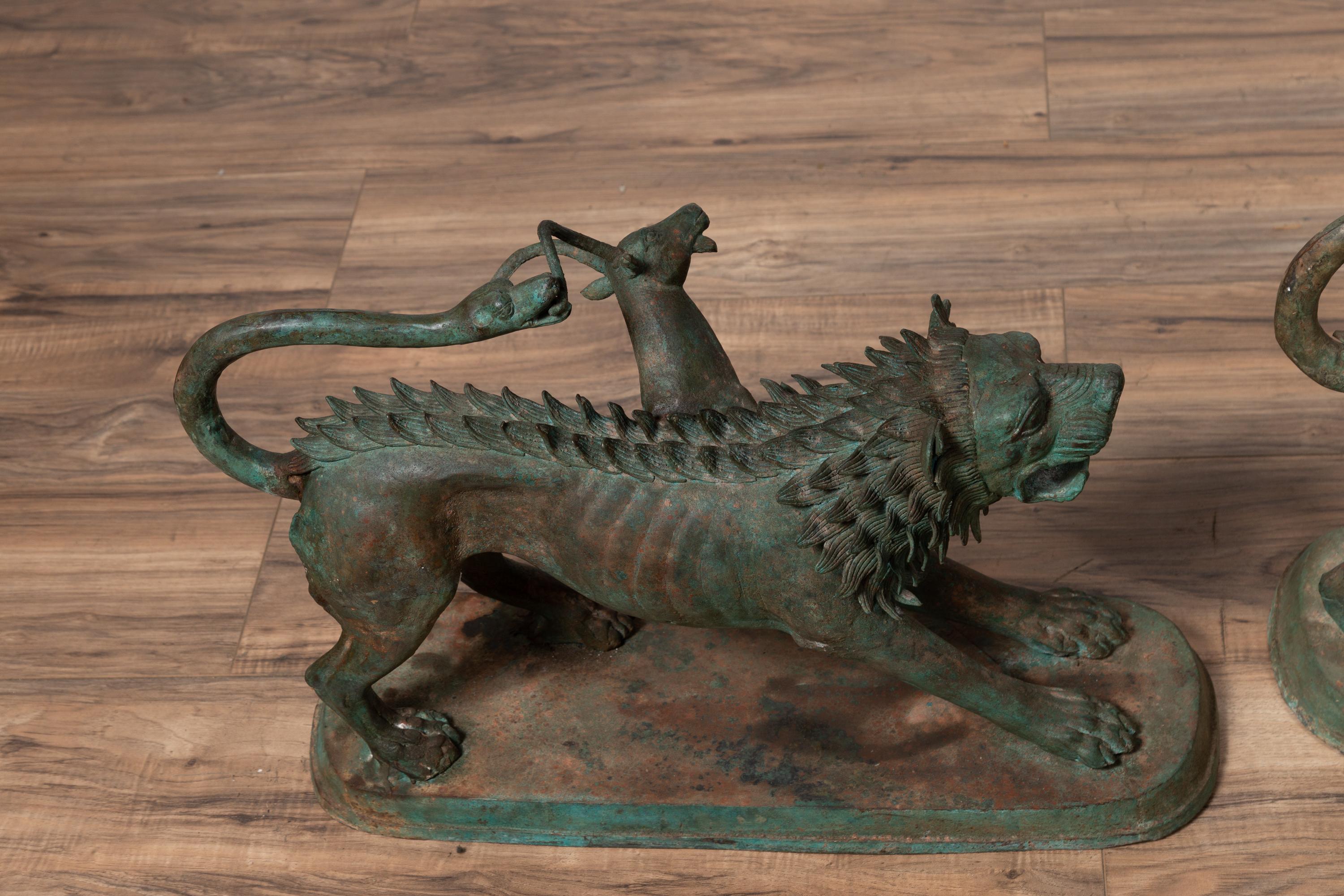 Paire de sculptures contemporaines d'animaux gardiens mythologiques en bronze coulé en vente 10