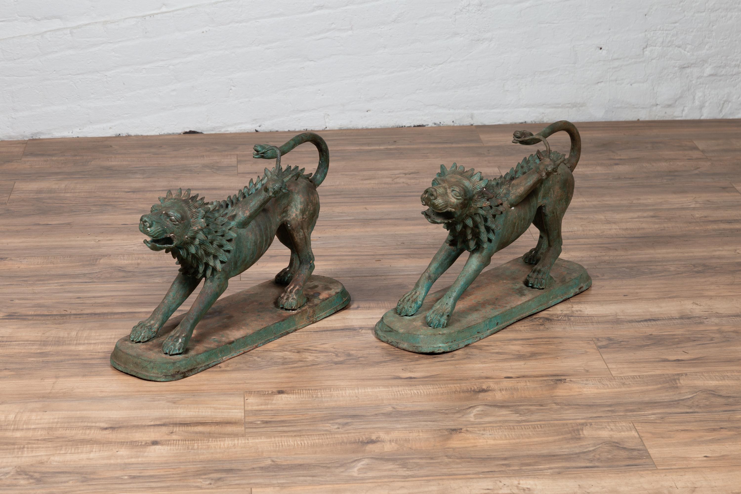 Asiatique Paire de sculptures contemporaines d'animaux gardiens mythologiques en bronze coulé en vente