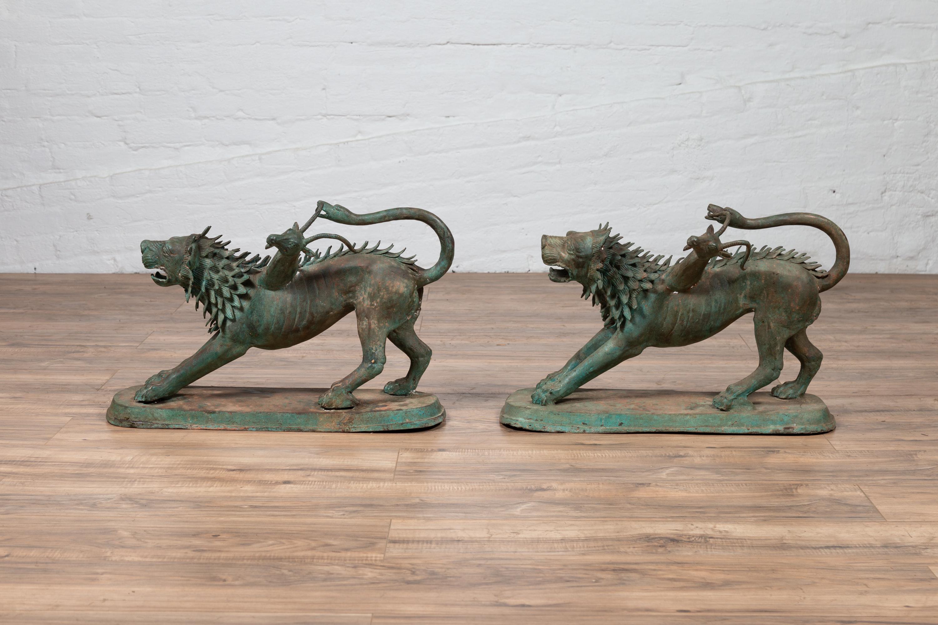 XXIe siècle et contemporain Paire de sculptures contemporaines d'animaux gardiens mythologiques en bronze coulé en vente