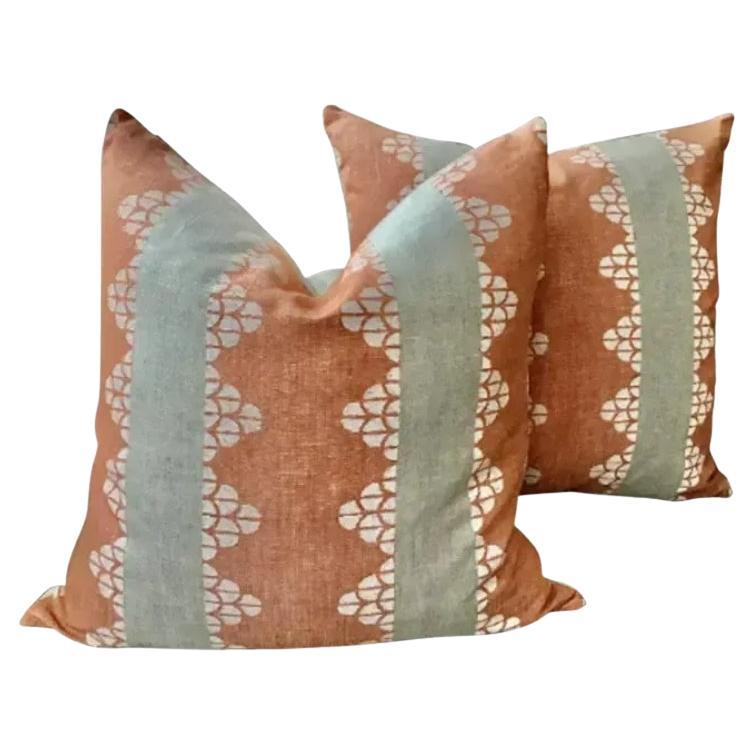 Coppia di cuscini Thibaut Contemporary "Dhara Stripe" in arancione