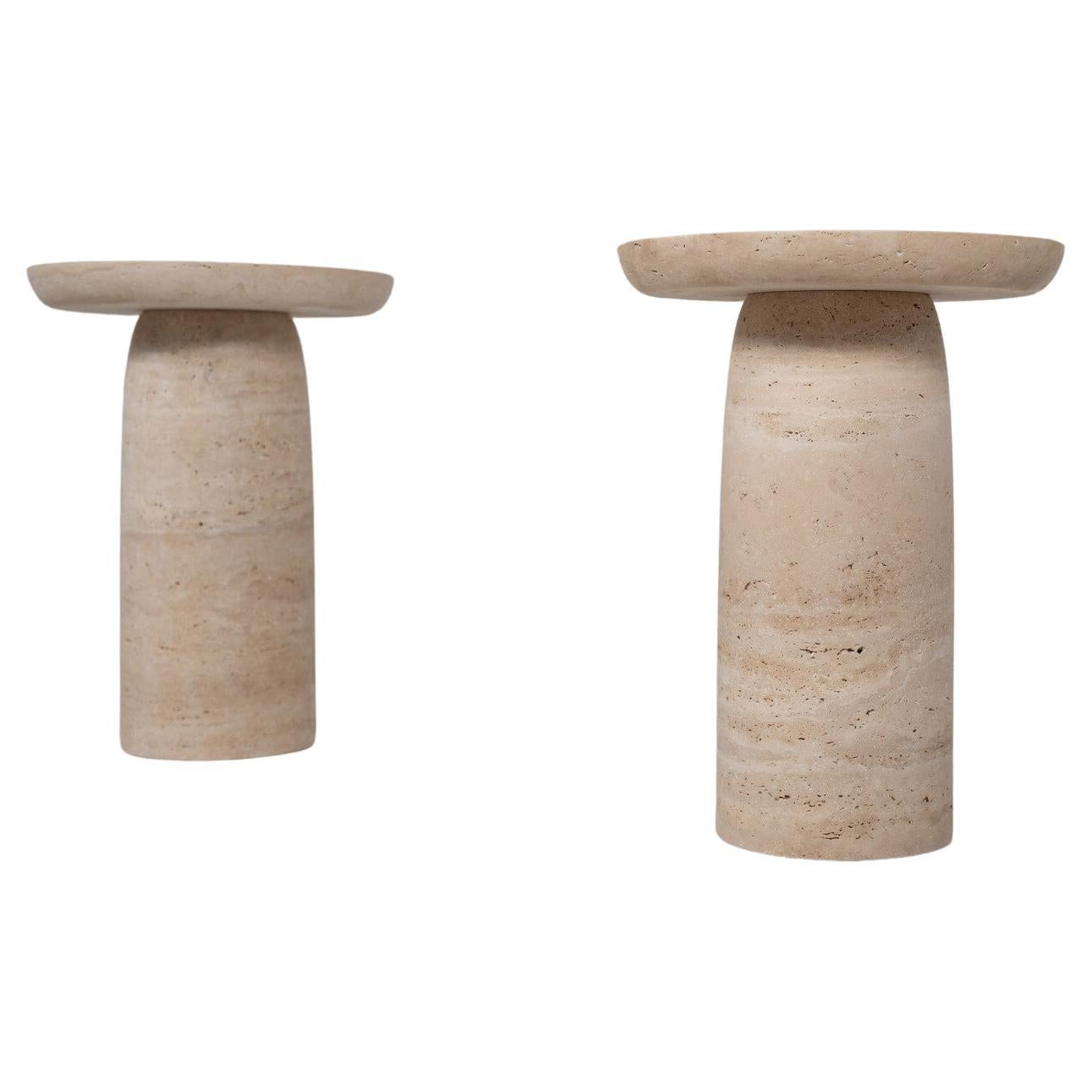 Pareja de mesas auxiliares contemporáneas de travertino, Italia