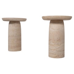 Pareja de mesas auxiliares contemporáneas de travertino, Italia
