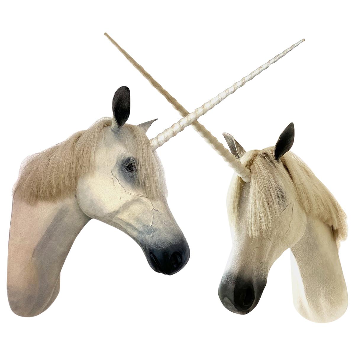 Paire de têtes de licorne contemporaines