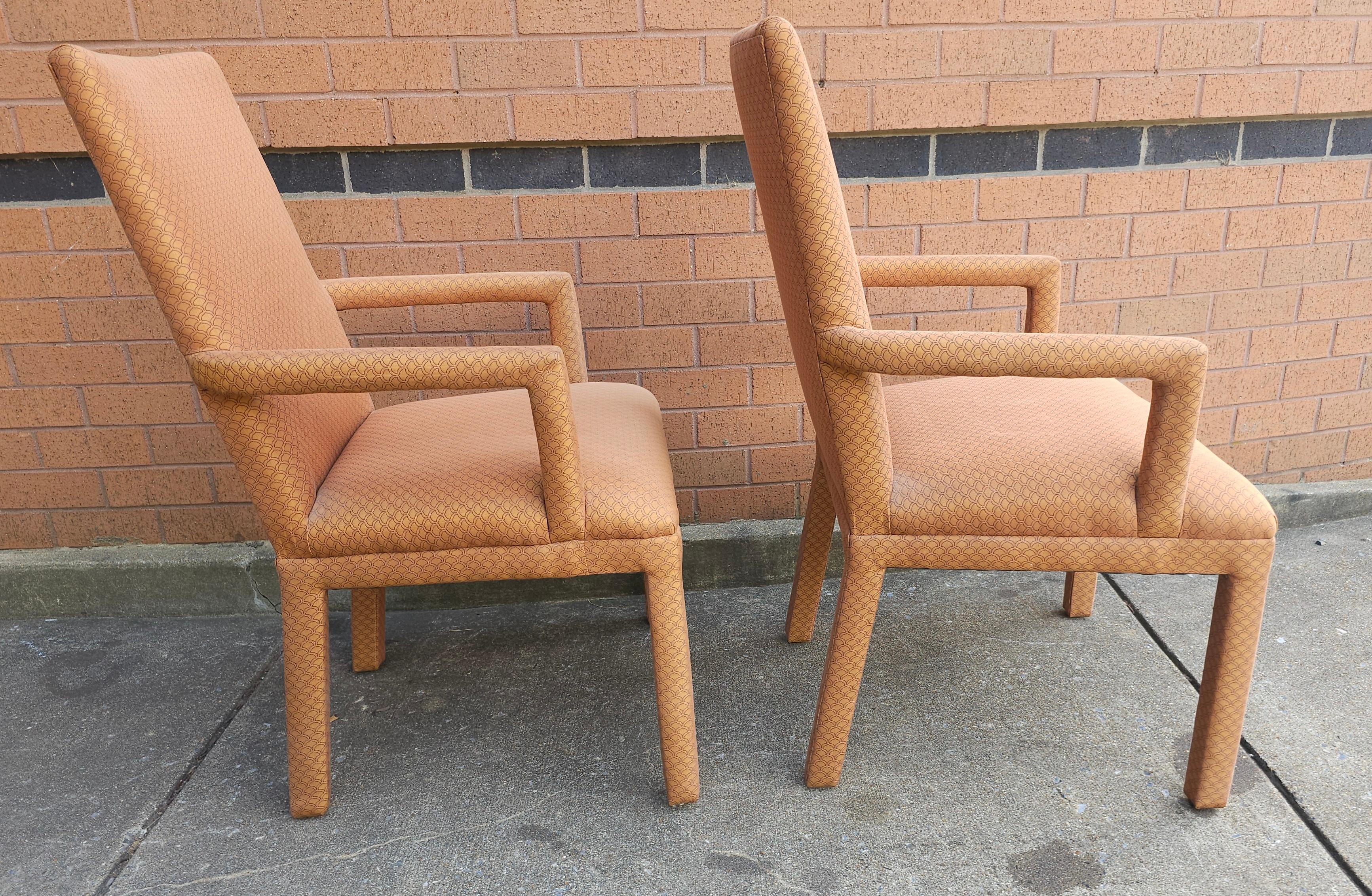 Americano Coppia di poltrone imbottite contemporanee in vendita