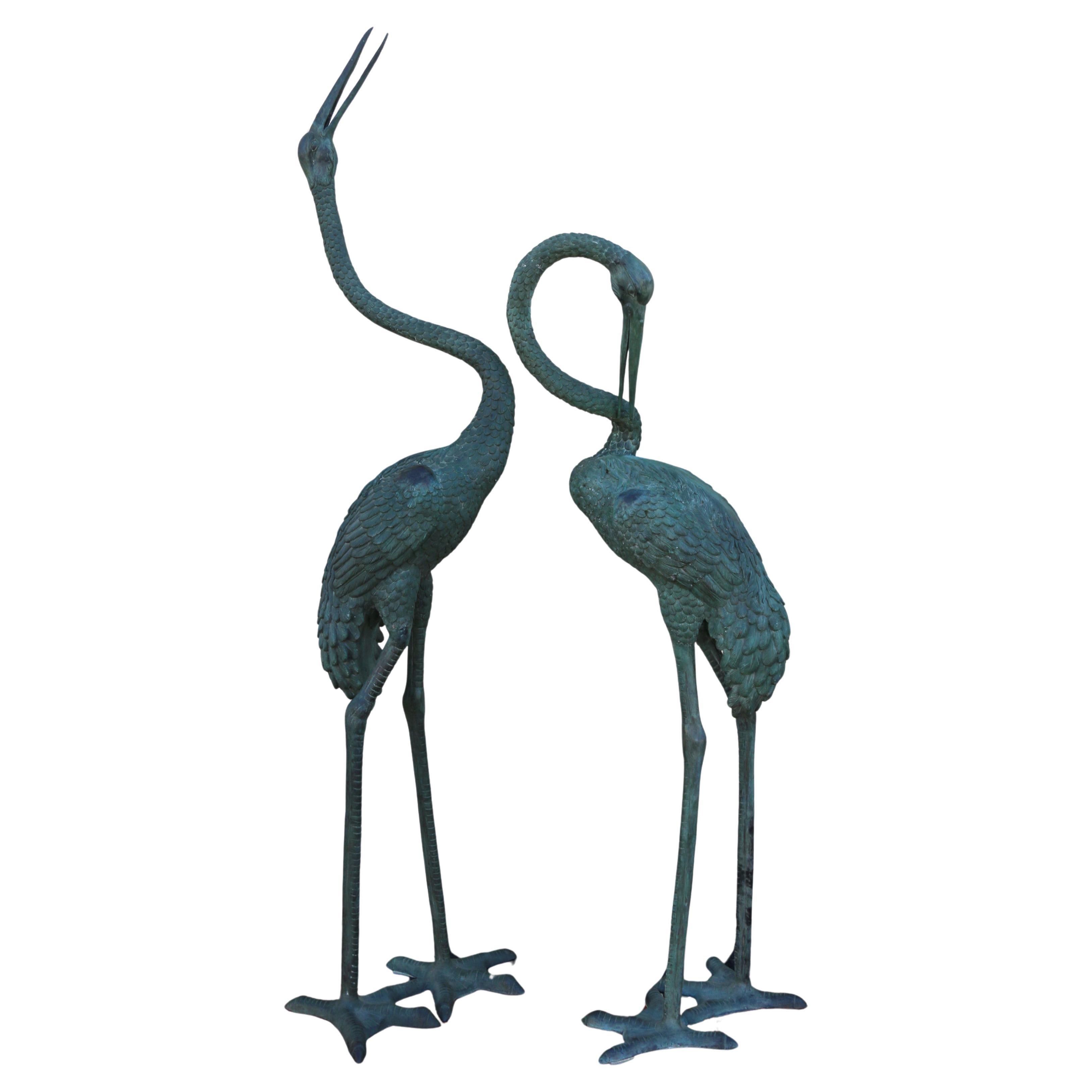 Coppia di sculture di gru contemporanee in bronzo Verdigris in vendita