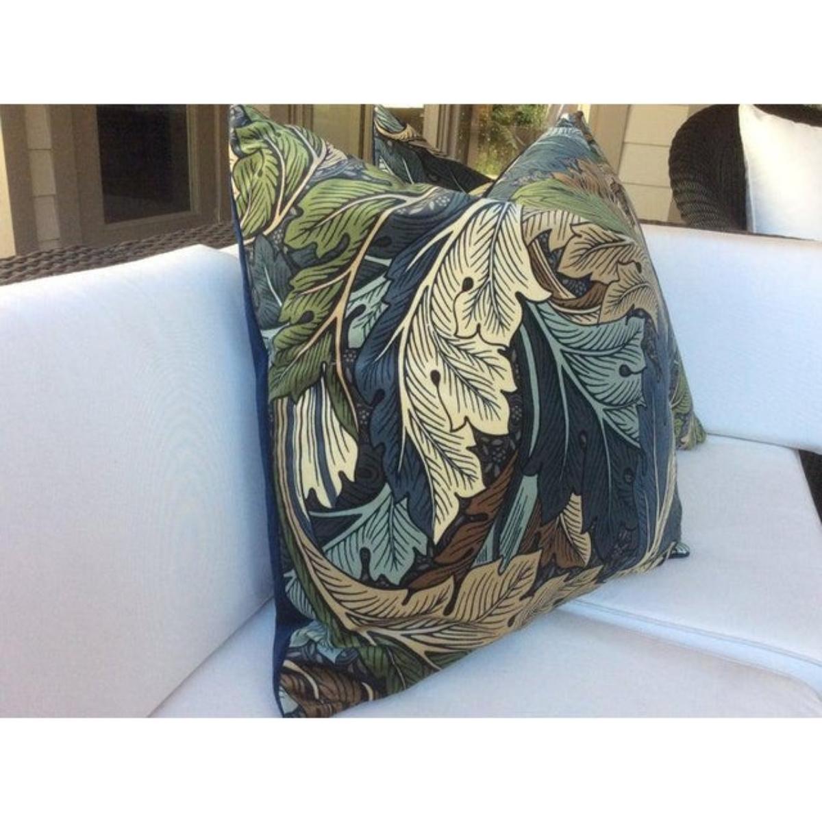 Paire de coussins contemporains en velours de William Morris Neuf - En vente à Winder, GA