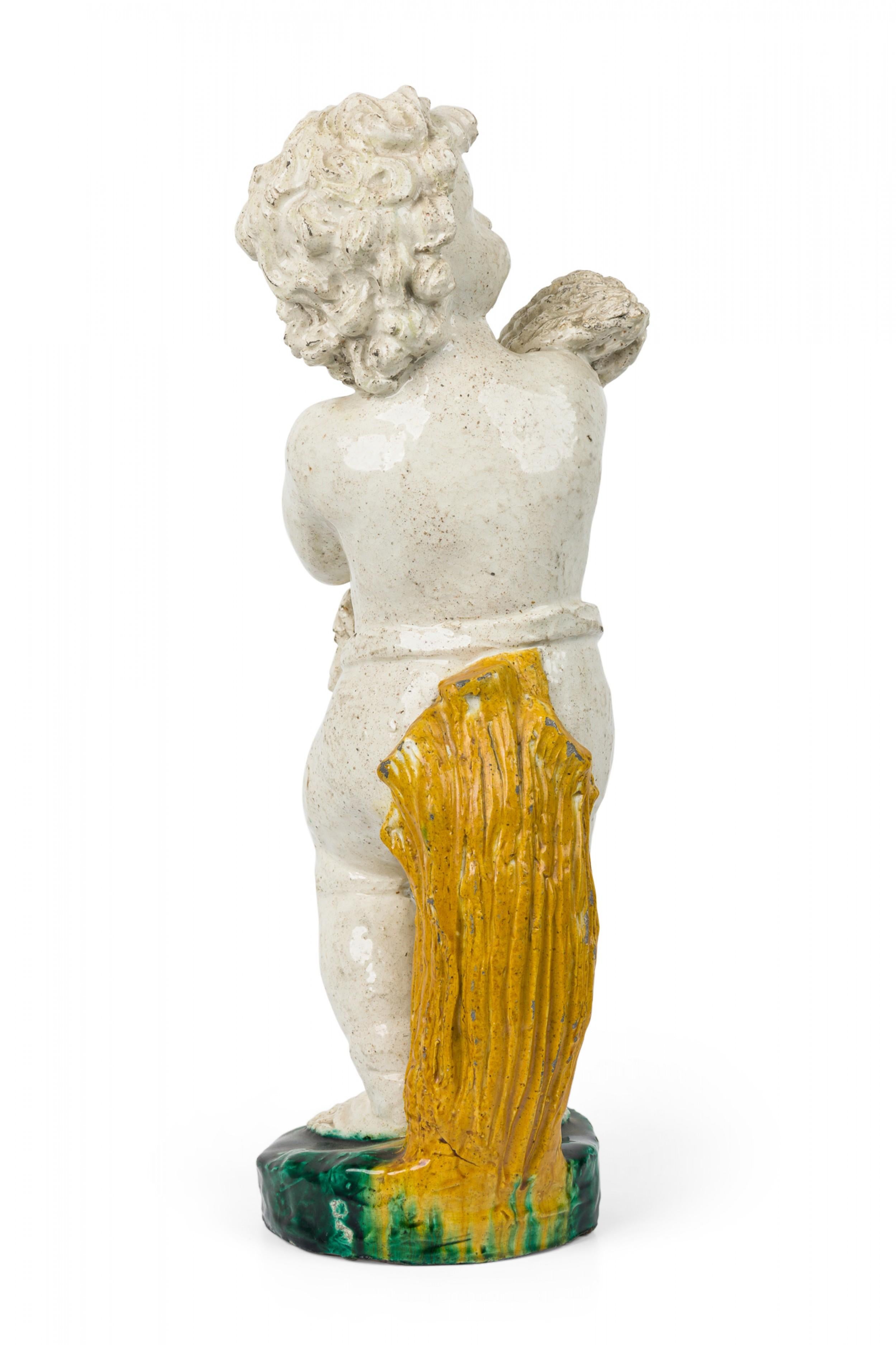 Coppia di figure in maiolica continentale del XIX secolo in vendita 4