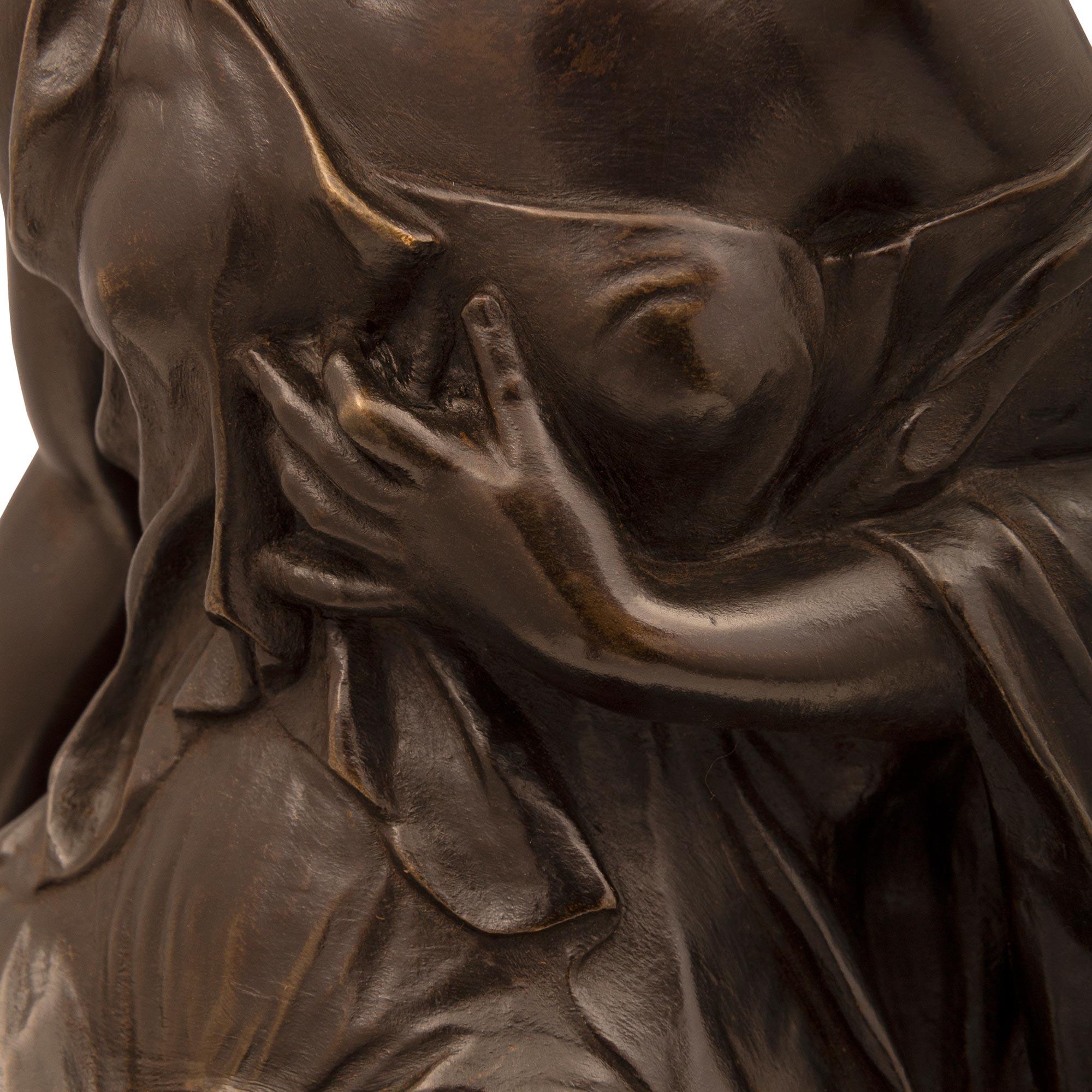 Bronzo Coppia di statue neoclassiche continentali del XIX secolo in bronzo e marmo in vendita