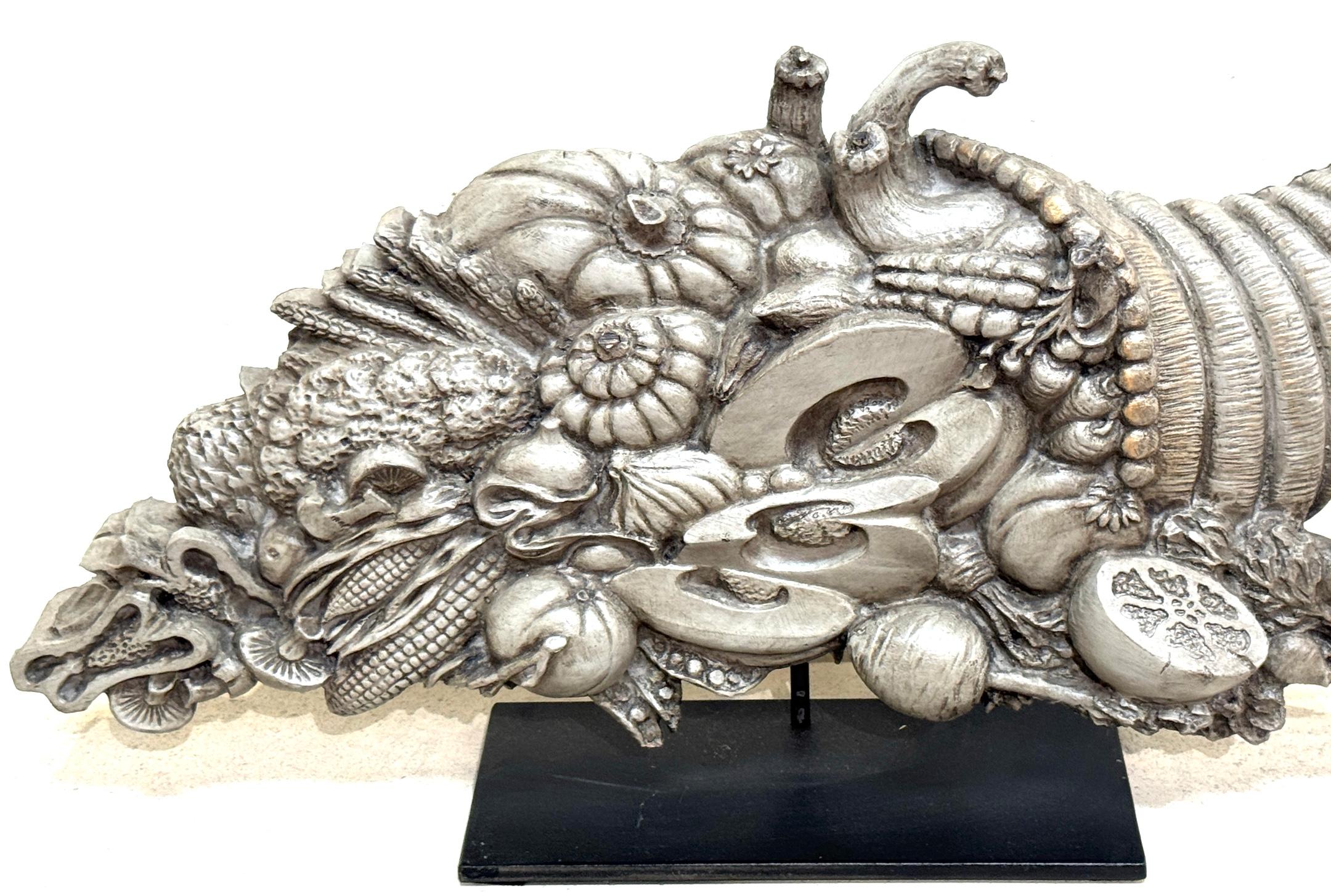 Paire de cornes d'abondance en bois sculpté et polychromé, 19e siècle en vente 7