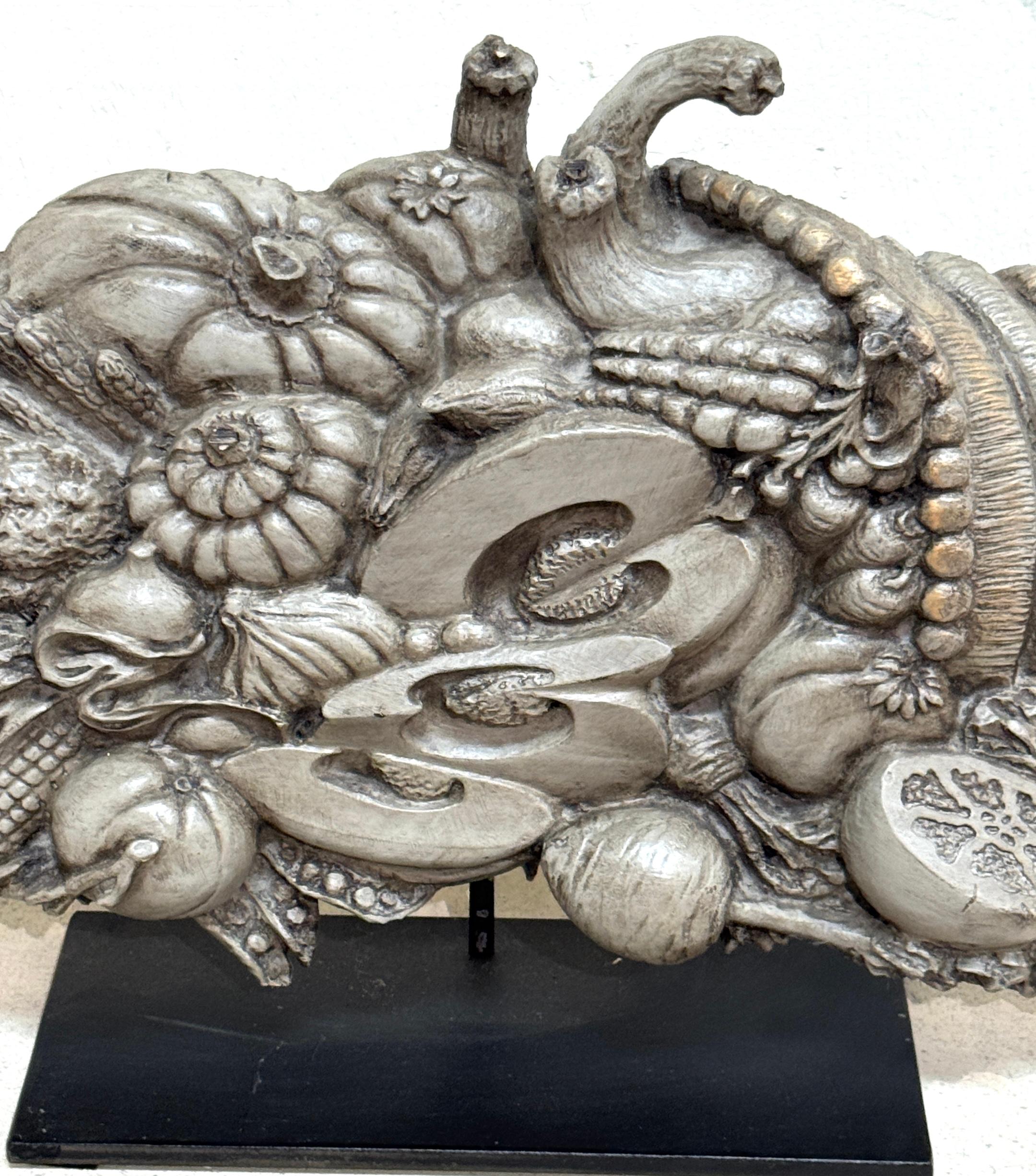 Paire de cornes d'abondance en bois sculpté et polychromé, 19e siècle en vente 9