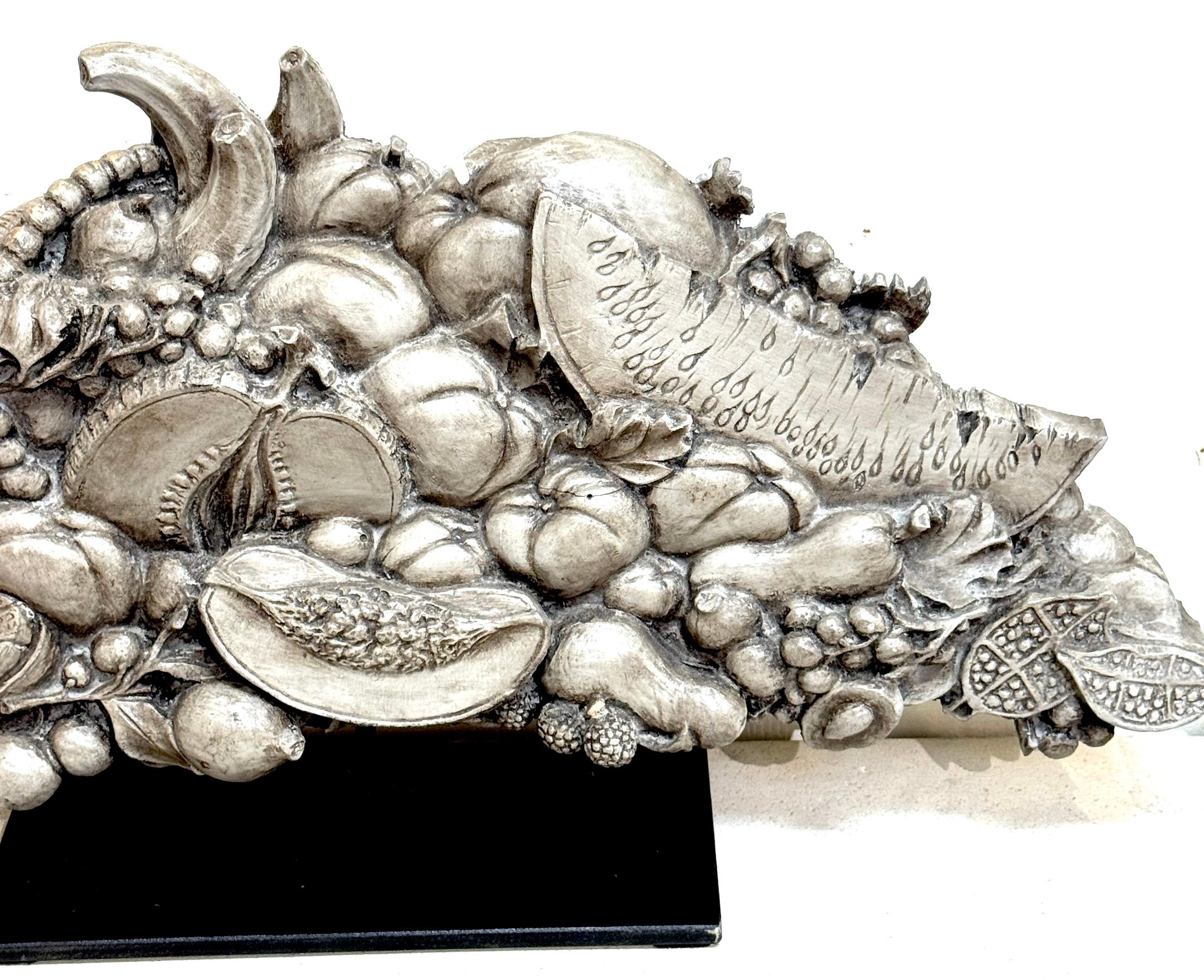 Paire de cornes d'abondance en bois sculpté et polychromé, 19e siècle Bon état - En vente à West Palm Beach, FL