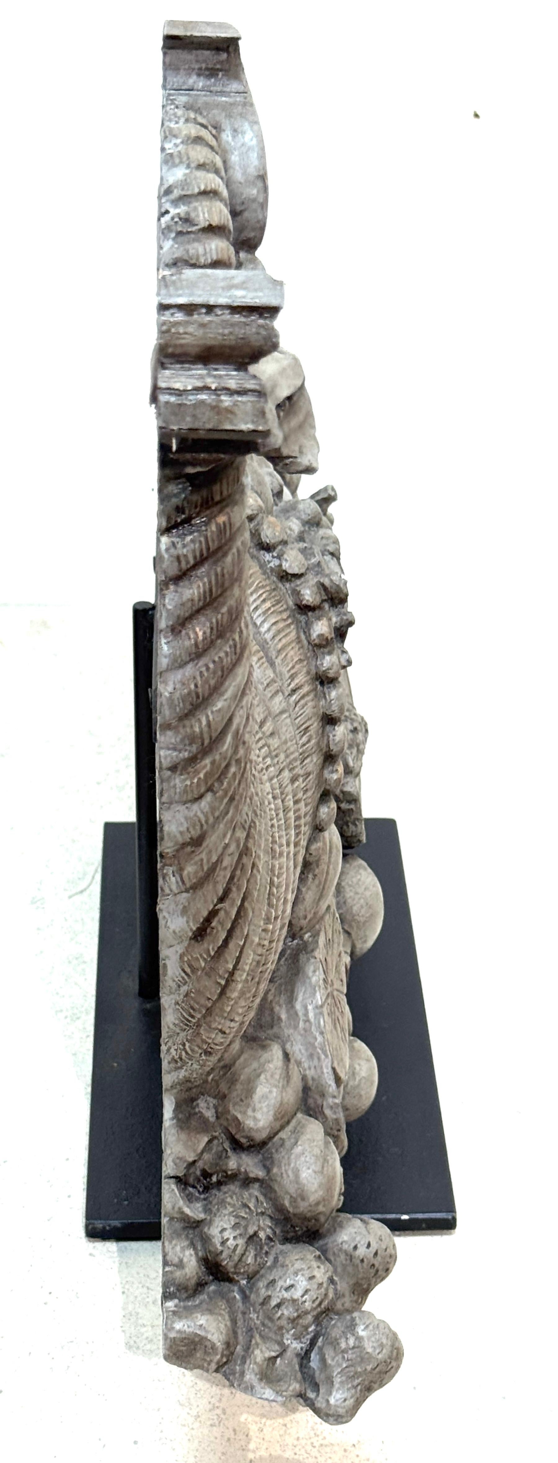 XIXe siècle Paire de cornes d'abondance en bois sculpté et polychromé, 19e siècle en vente