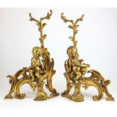 Paire de putti/chérubins continentaux en bronze doré représentant des chénets et des chérubins, touches de feuillage, vers 1900