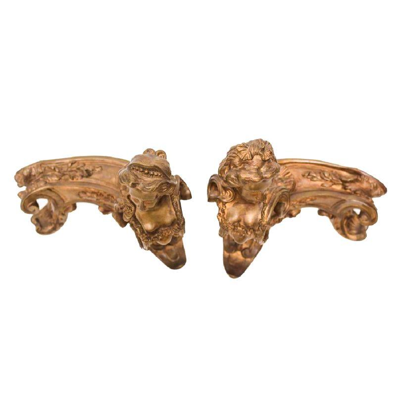 Paire de Chenets continentaux en bronze doré représentant des femmes, 19ème siècle

Une charmante paire de chenets continentaux en bronze doré, 19ème siècle. La paire de chenets/réchauds représente des bustes de femmes victoriennes figuratives.