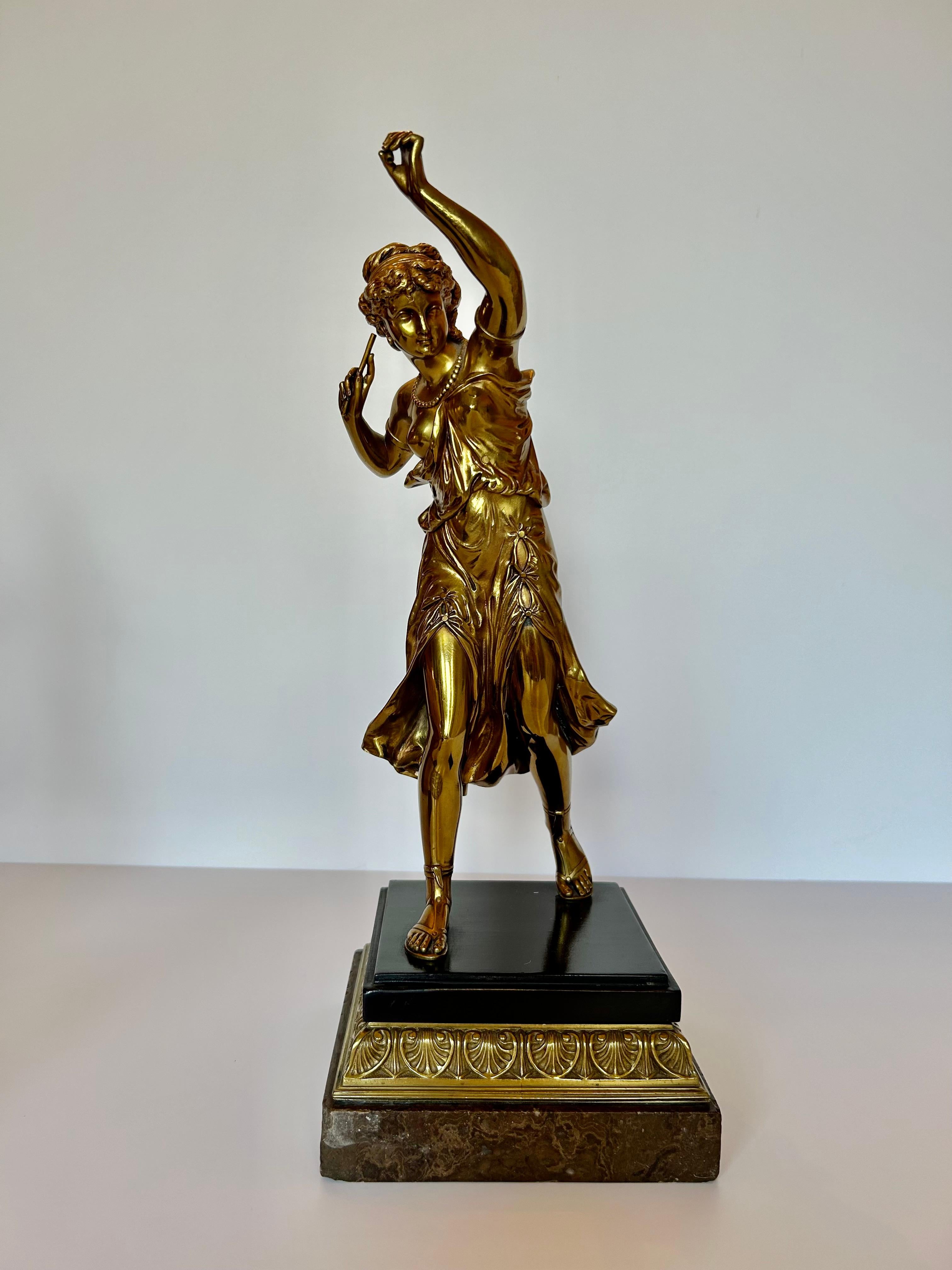 Paire de figures continentales en bronze doré en vente 6