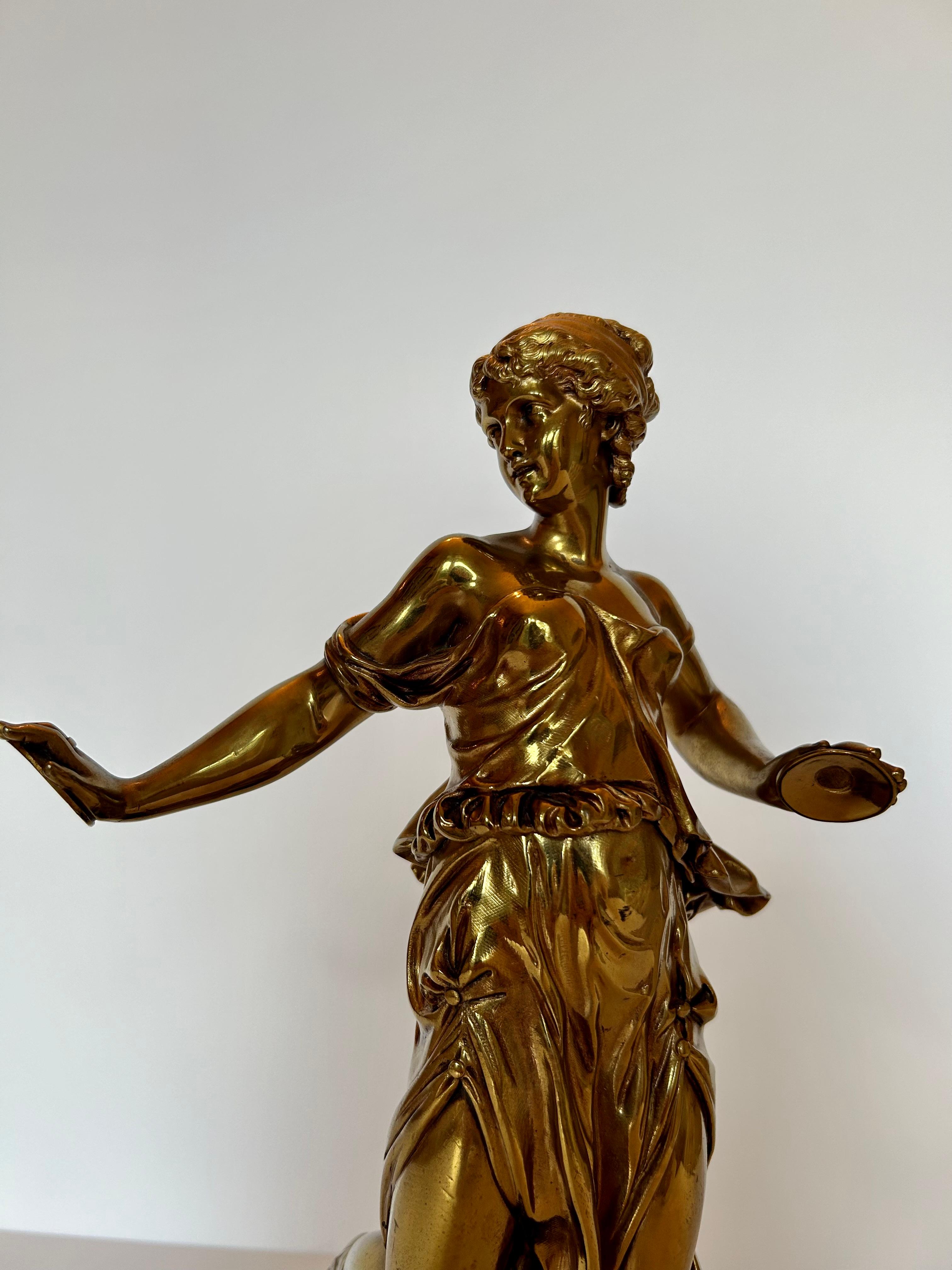 Paire de figures continentales en bronze doré en vente 8