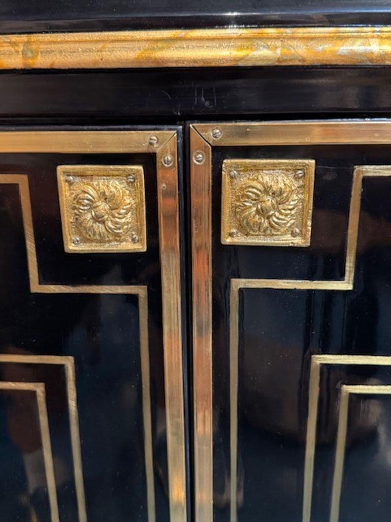XXI secolo e contemporaneo Pair of Continental Louis XVI Black Lacquered Chests with Bronze in vendita