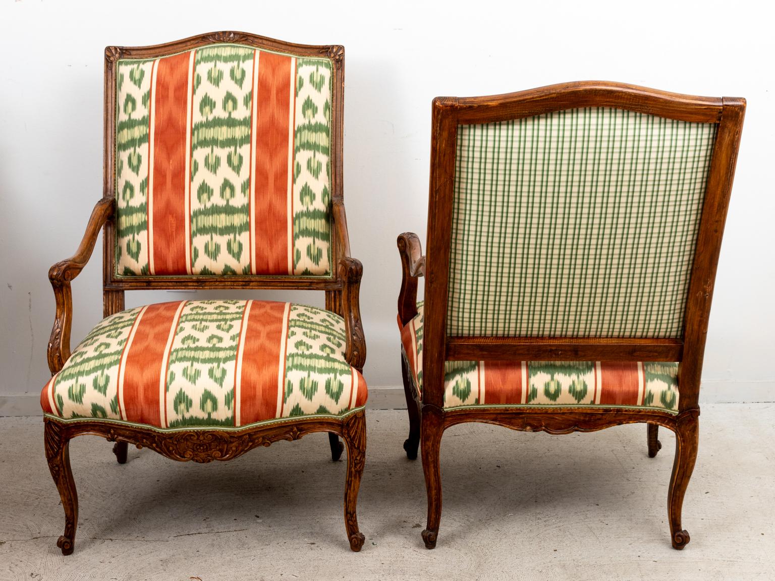 20th Century Pair of Continental Open Armchairs For Sale