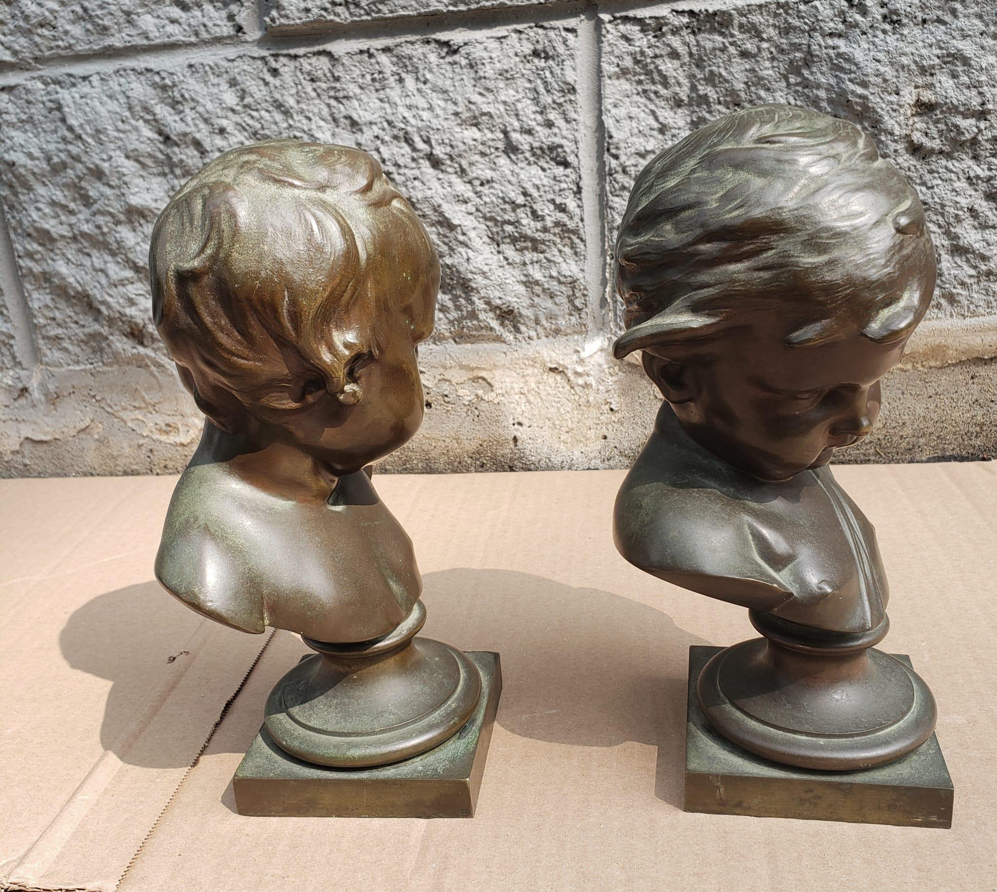 Ferronnerie Paire de bustes continentaux en bronze patiné représentant des jeunes, vers les années 1880 en vente