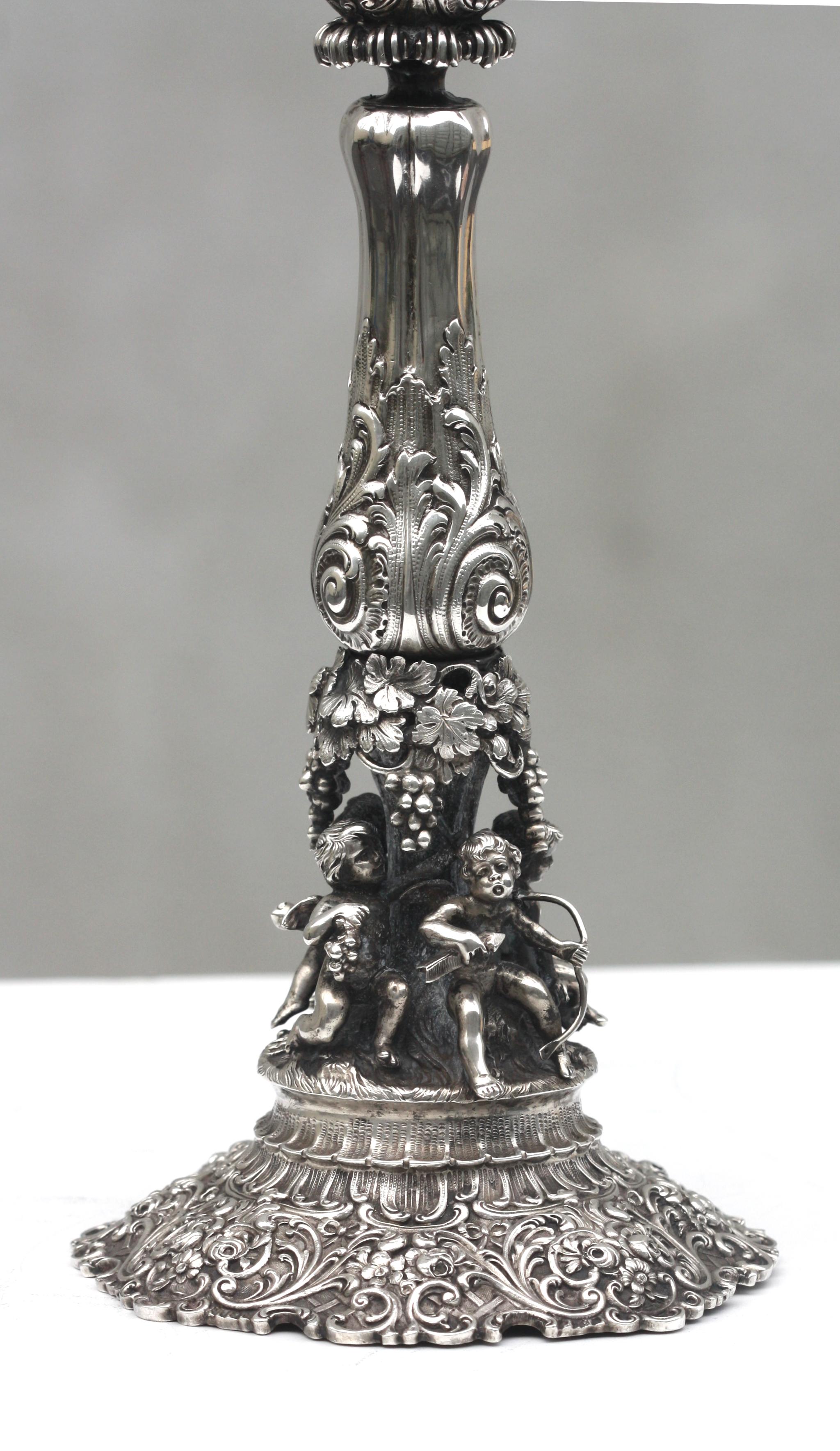 Paar kontinentale dreiflammige Silberkandelaber-Kandelaber im Renaissance-Stil des späten 19. Jahrhunderts im Angebot 5
