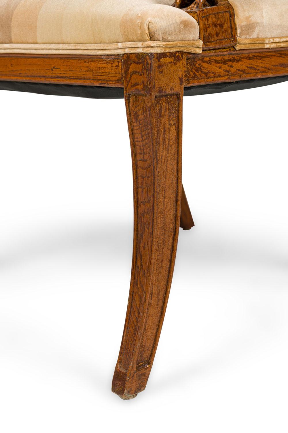 Pair of Continental Rustic Style Wooden Armchairs with Carved Owl Head Armrests en venta 4