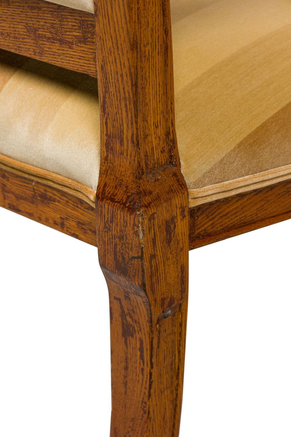 Pair of Continental Rustic Style Wooden Armchairs with Carved Owl Head Armrests siglo XX en venta