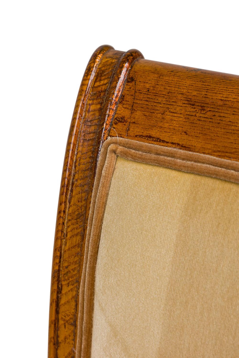 Pair of Continental Rustic Style Wooden Armchairs with Carved Owl Head Armrests en venta 1