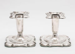 Pareja de candeleros noruegos de plata Continental '.835' de Theodor Olsens