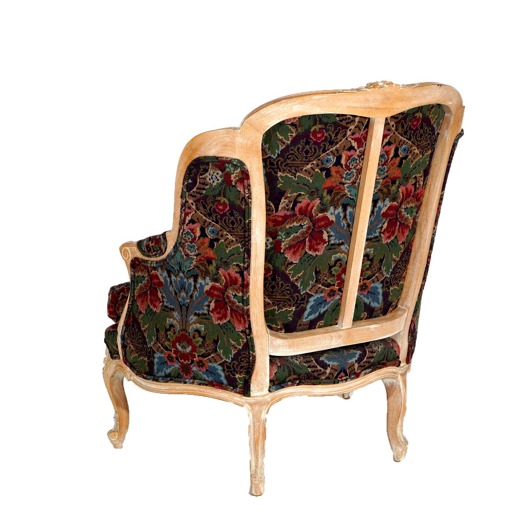 Coppia di poltrone Wingback stilizzate in stile continentale del XX secolo con arazzo in vendita 6