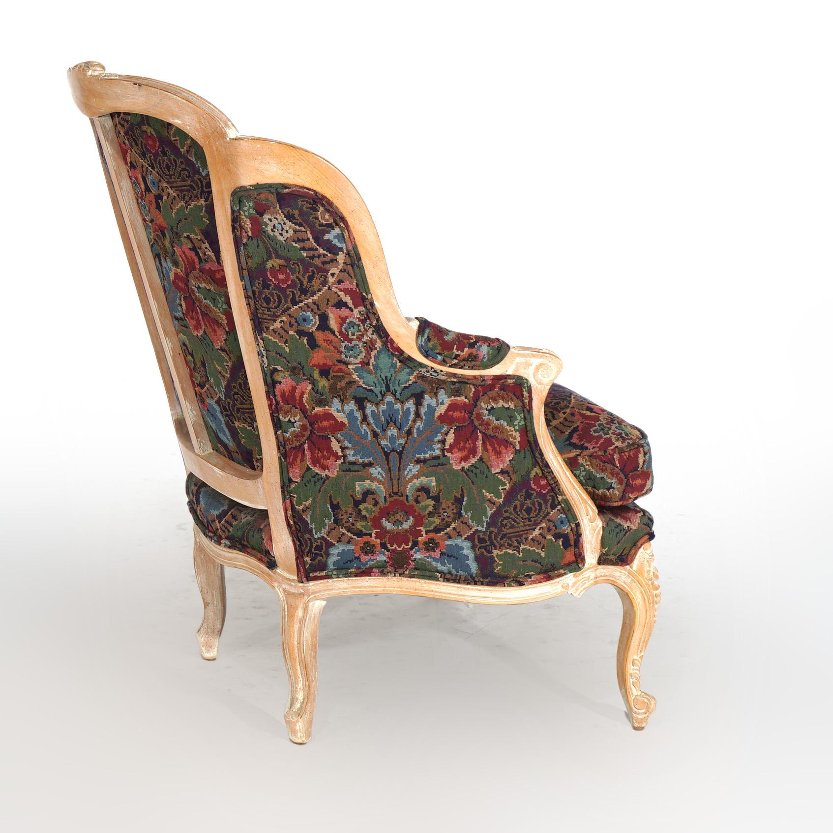Coppia di poltrone Wingback stilizzate in stile continentale del XX secolo con arazzo in vendita 7